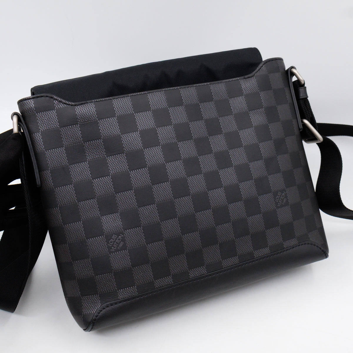 District PM Damier Infini Onyx