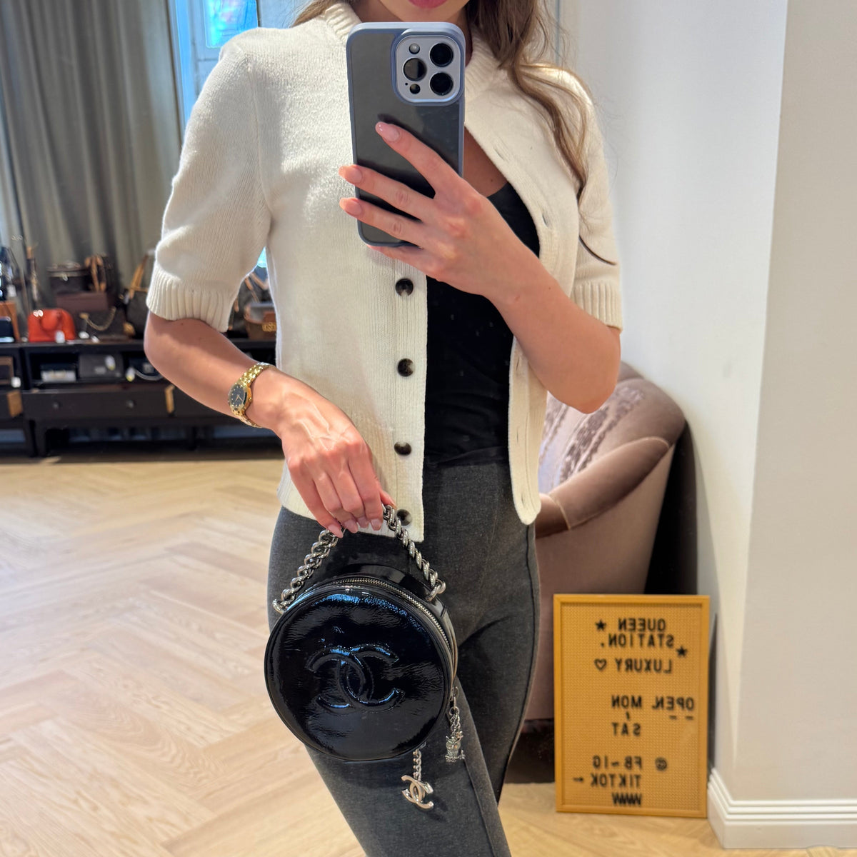Round As Earth Bag Black Patent Leather Silver