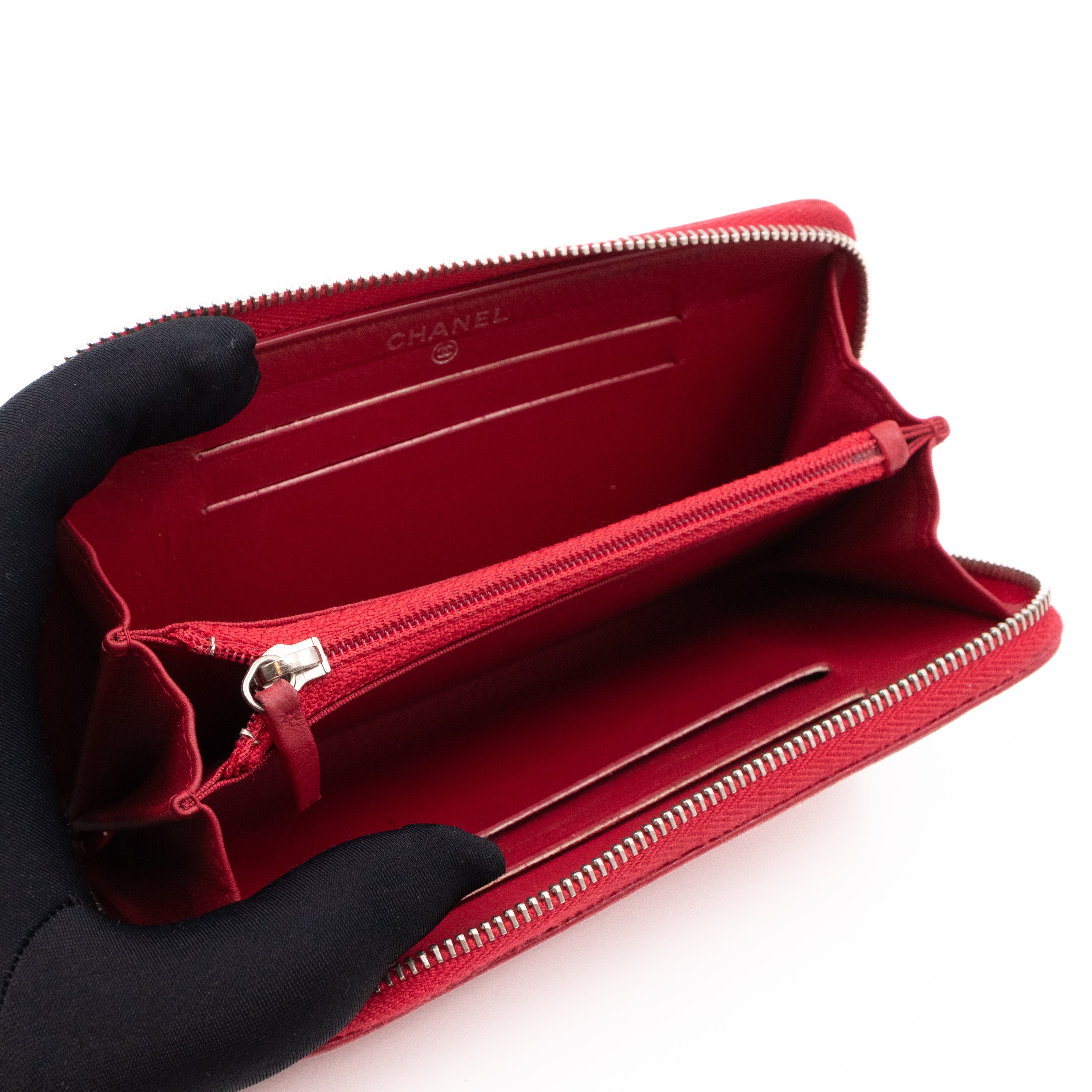 Medium Zipped Wallet Red Caviar Leather