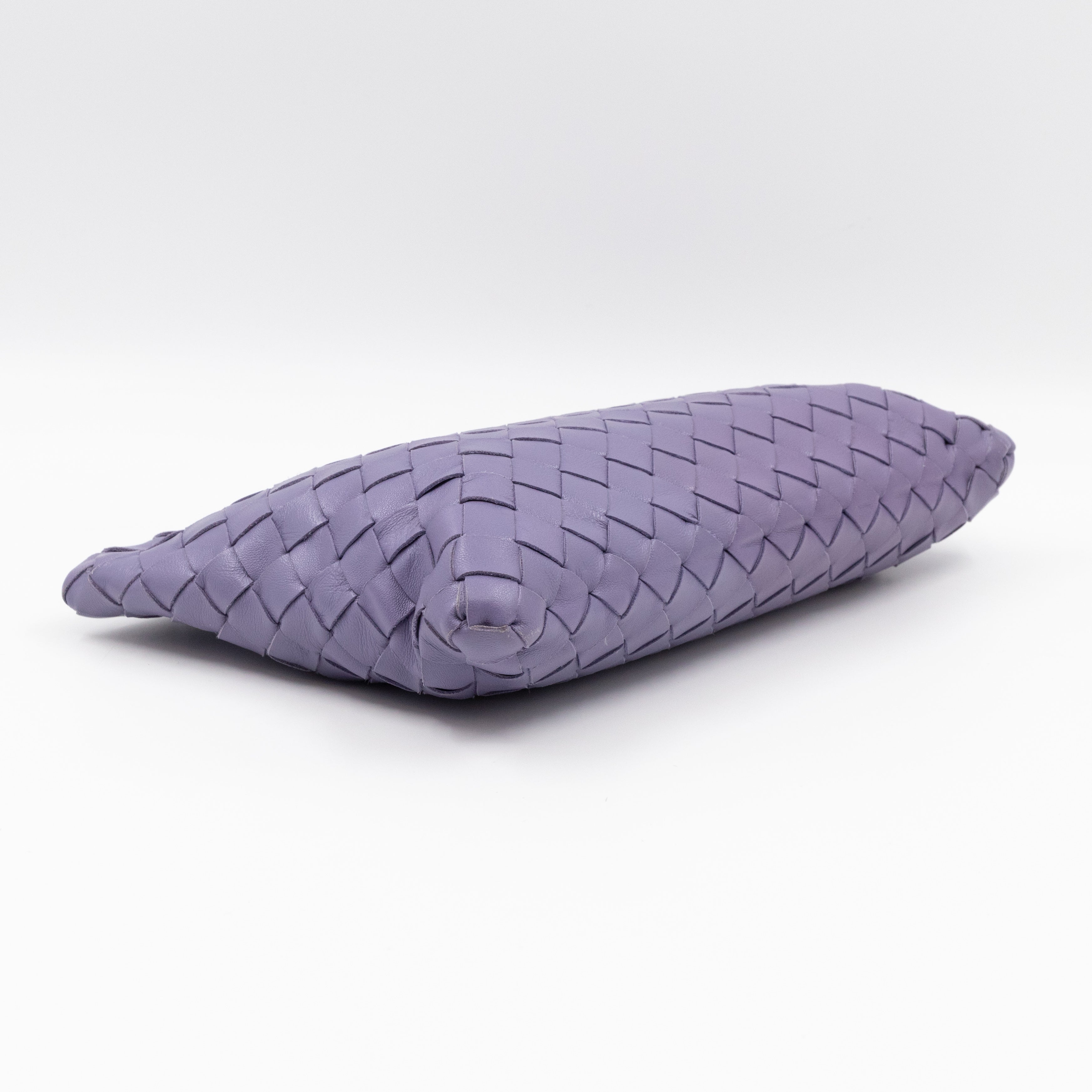 Medium Flat Pouch Intrecciato Lavender Leather