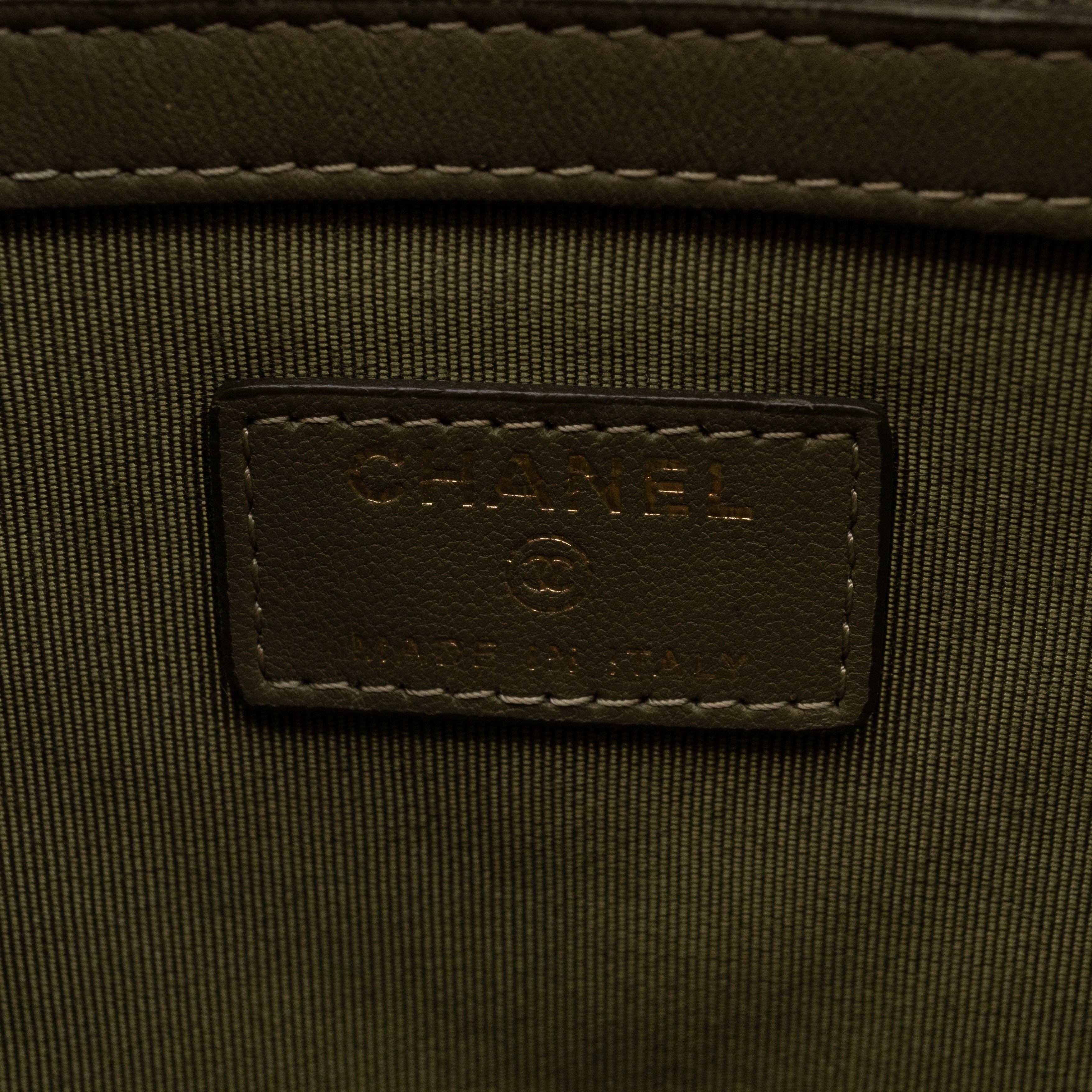 Medium O Case Green Chevron