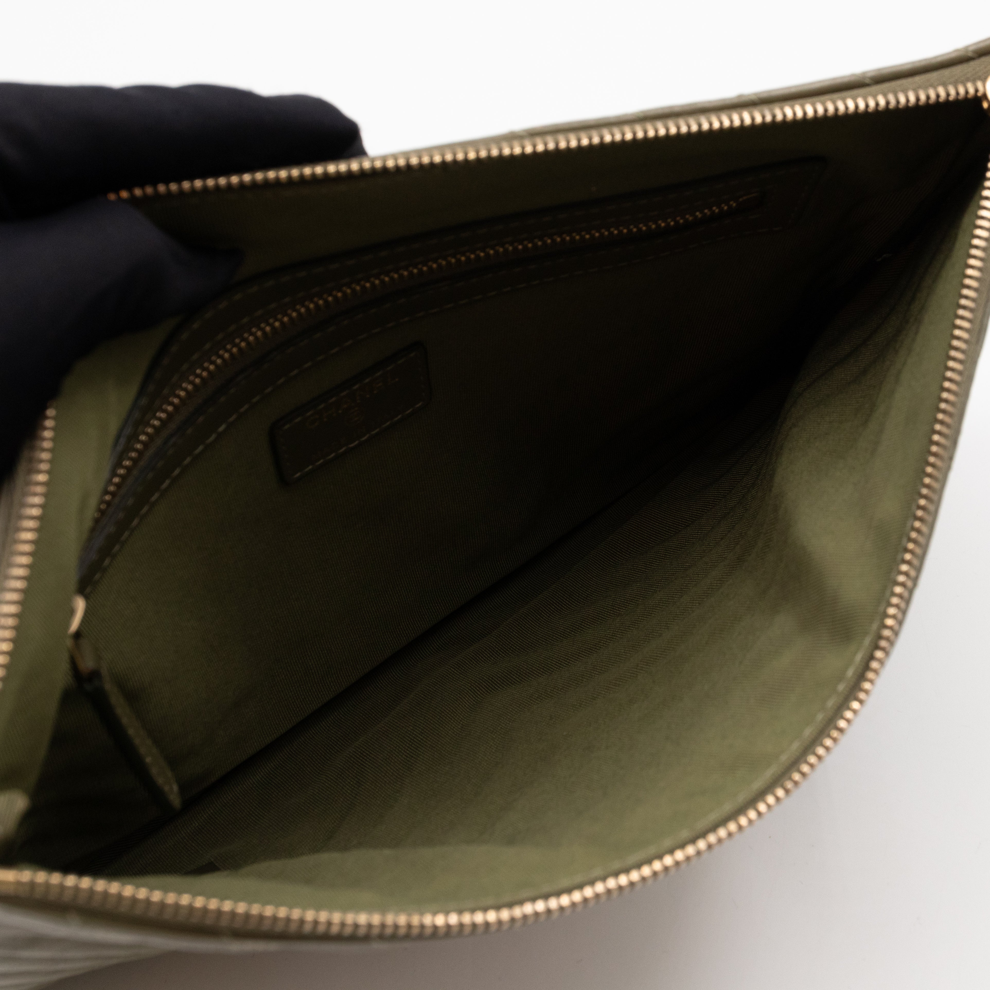 Medium O Case Green Chevron