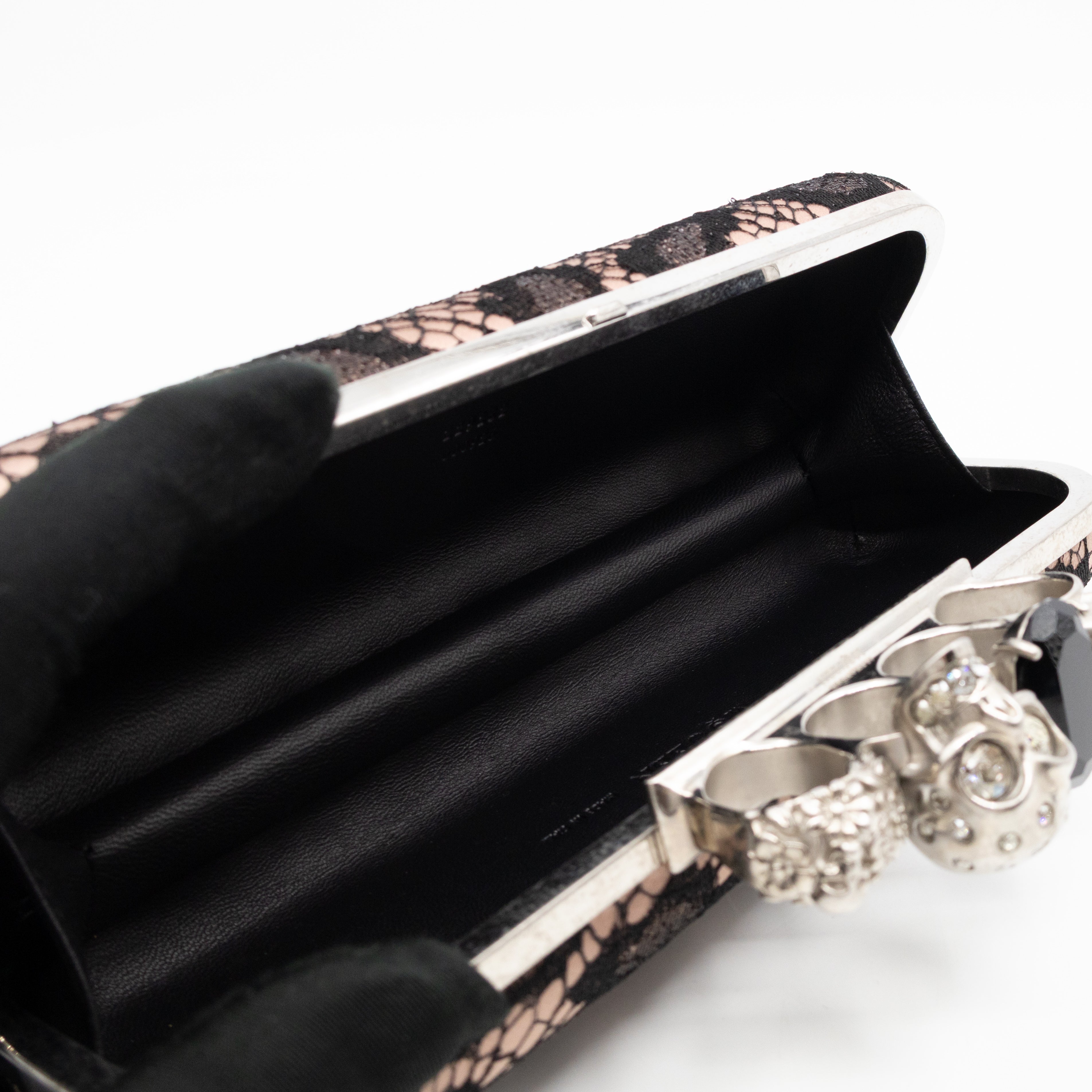 Long Skull Knuckle Clutch Leopard Lace Pink