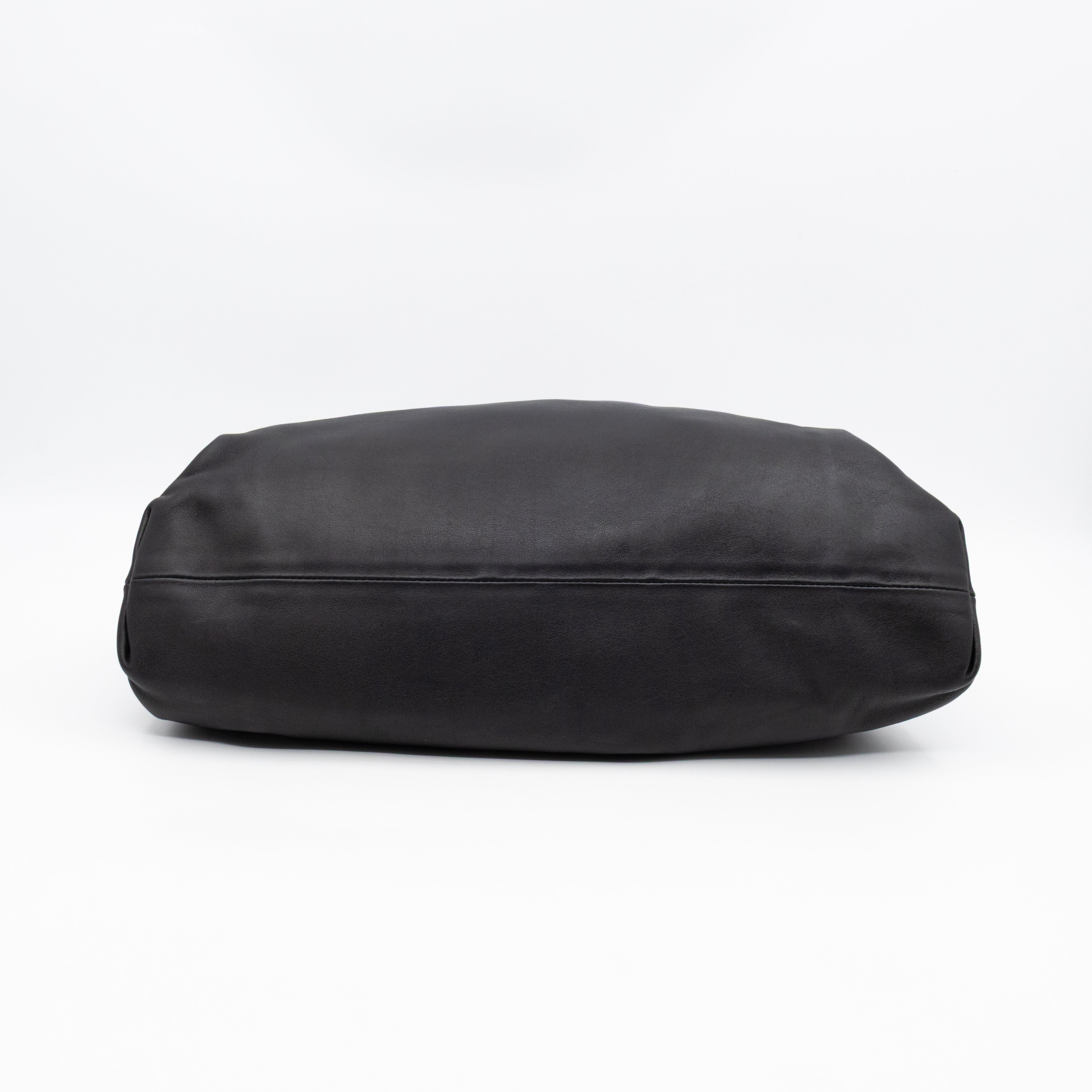 The Pouch Smooth Black Leather