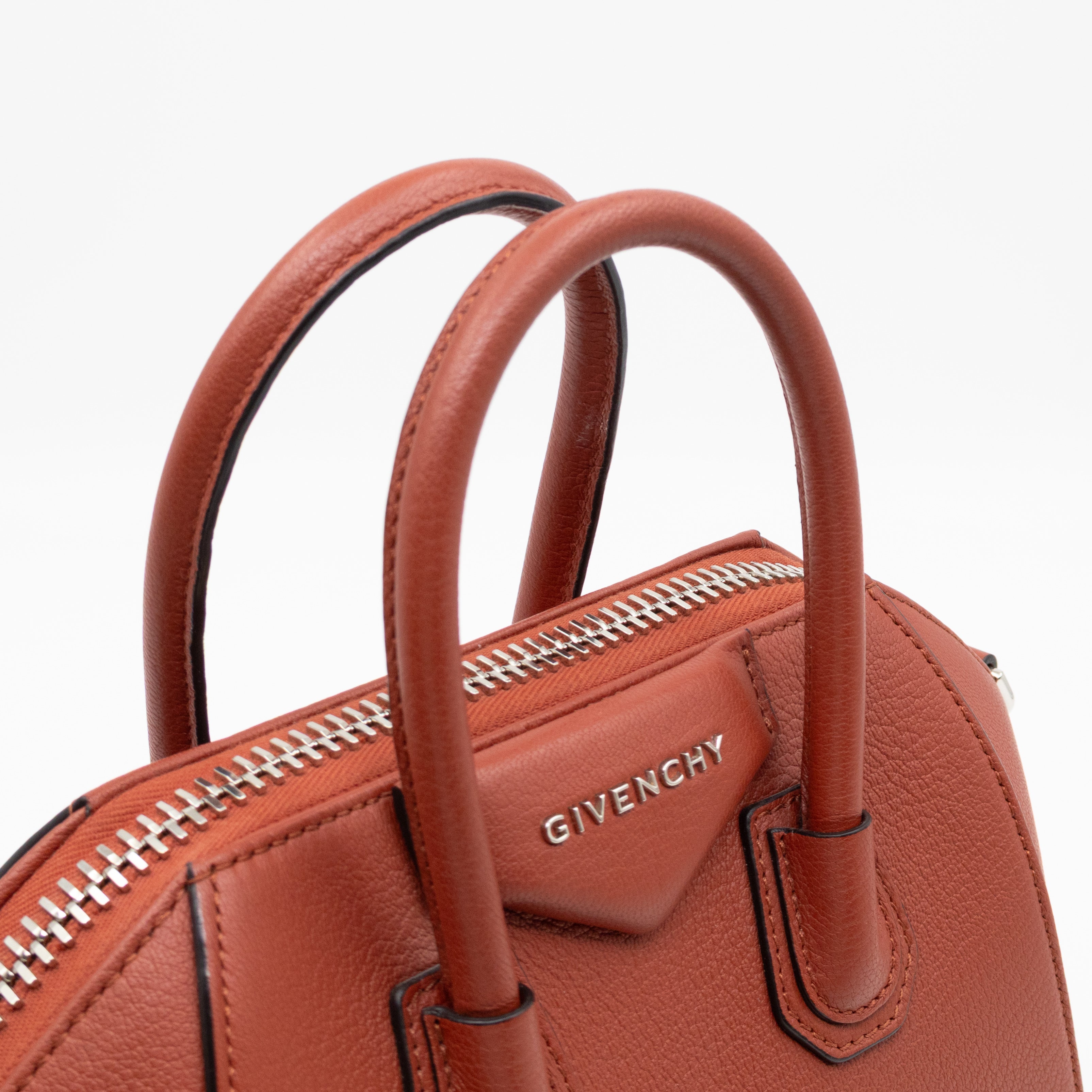 Antigona Mini Paprika Grained Leather