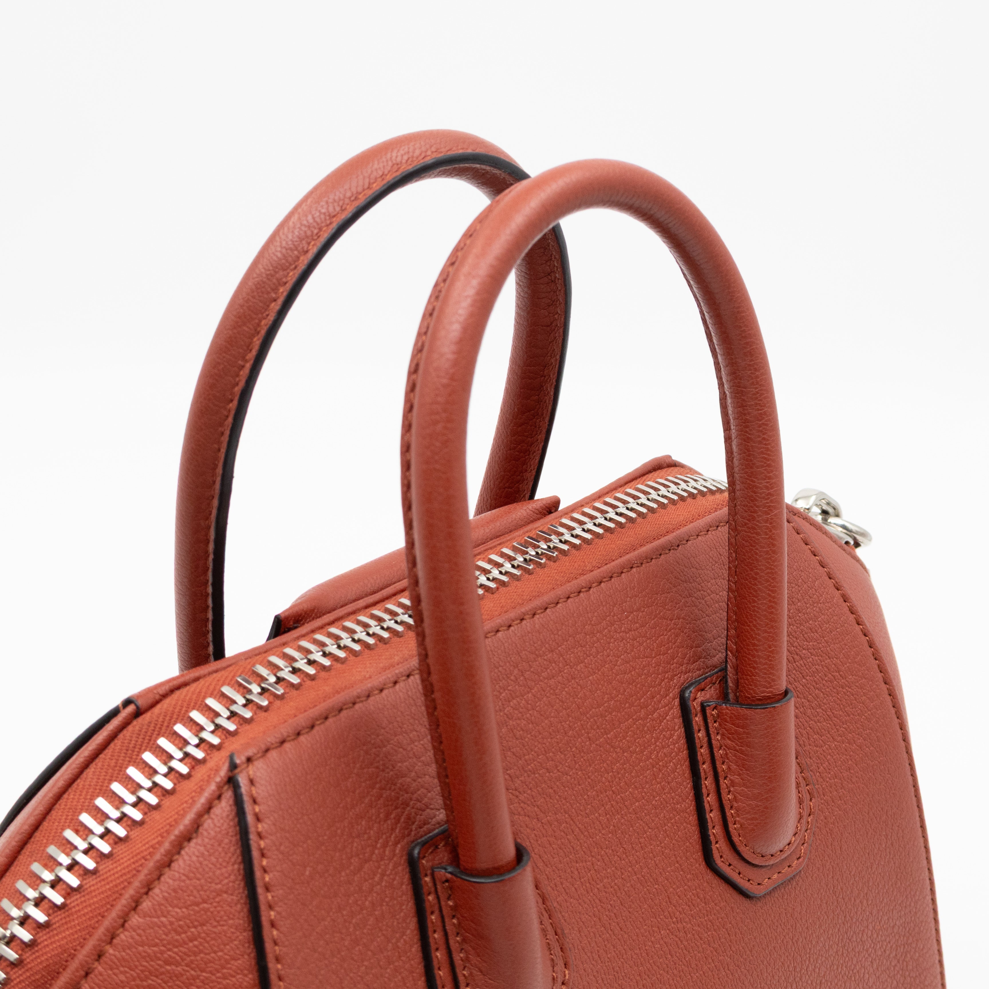 Antigona Mini Paprika Grained Leather