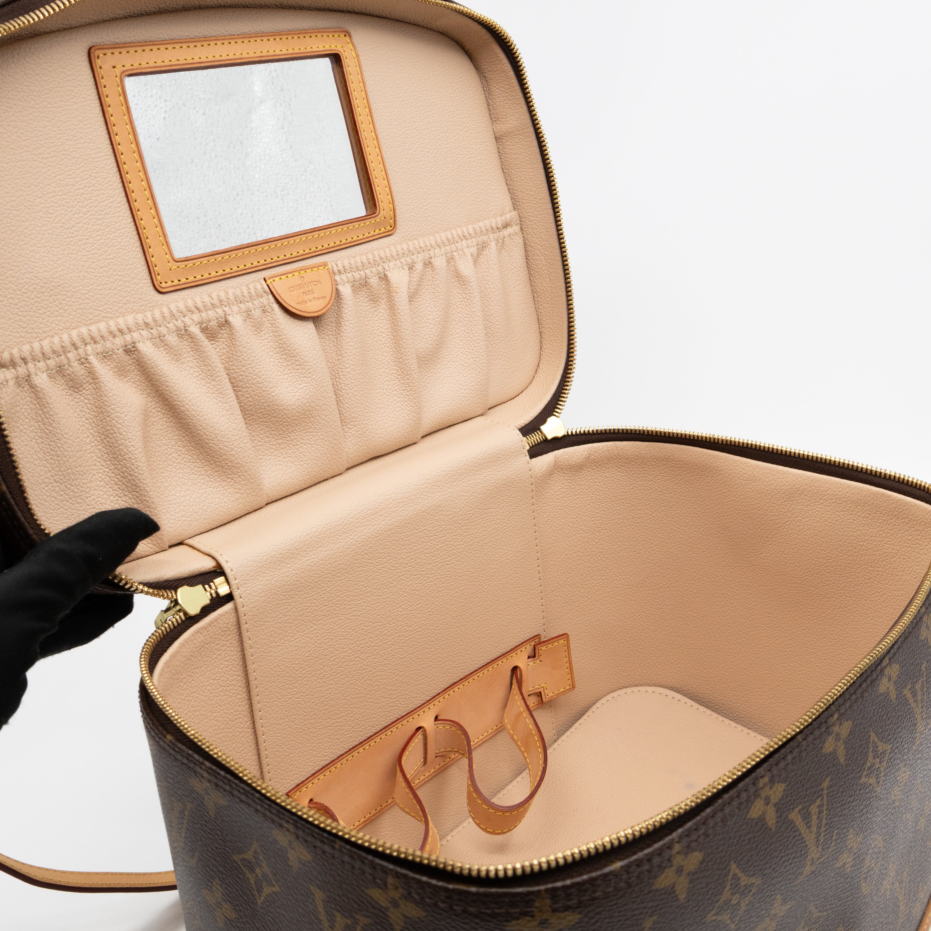 Nice Vanity Case Monogram