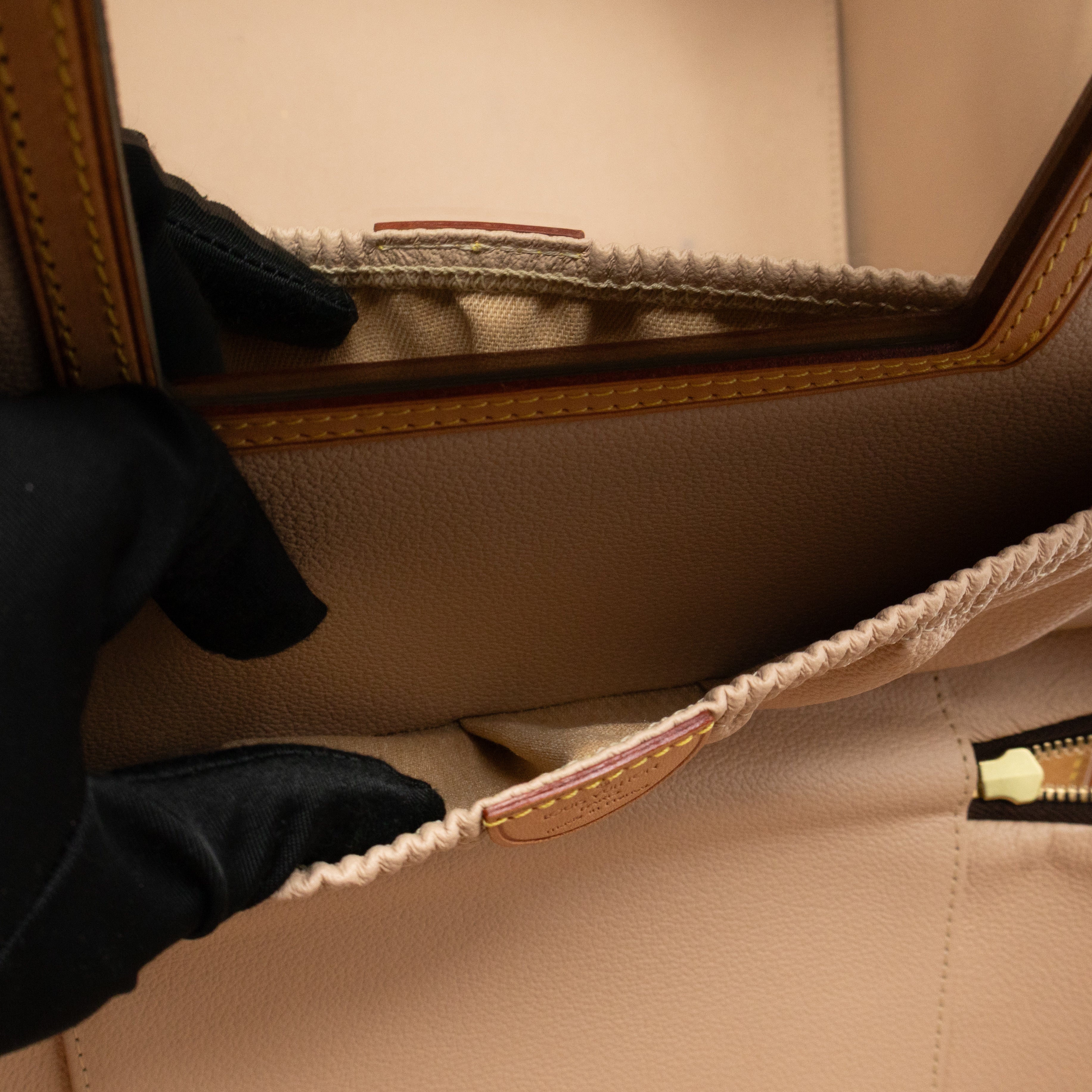 Nice Vanity Case Monogram