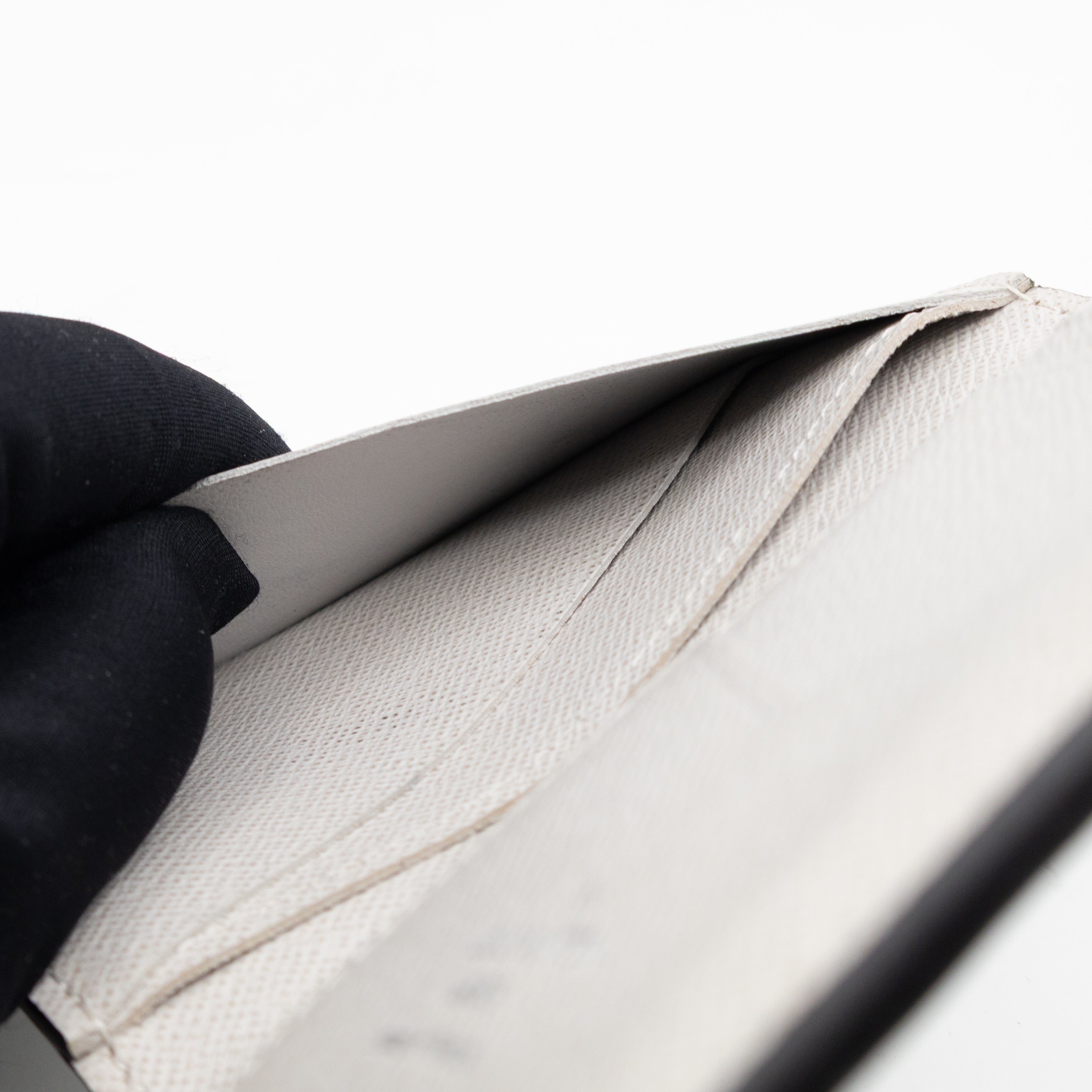 Pocket Organizer White Taigarama Leather