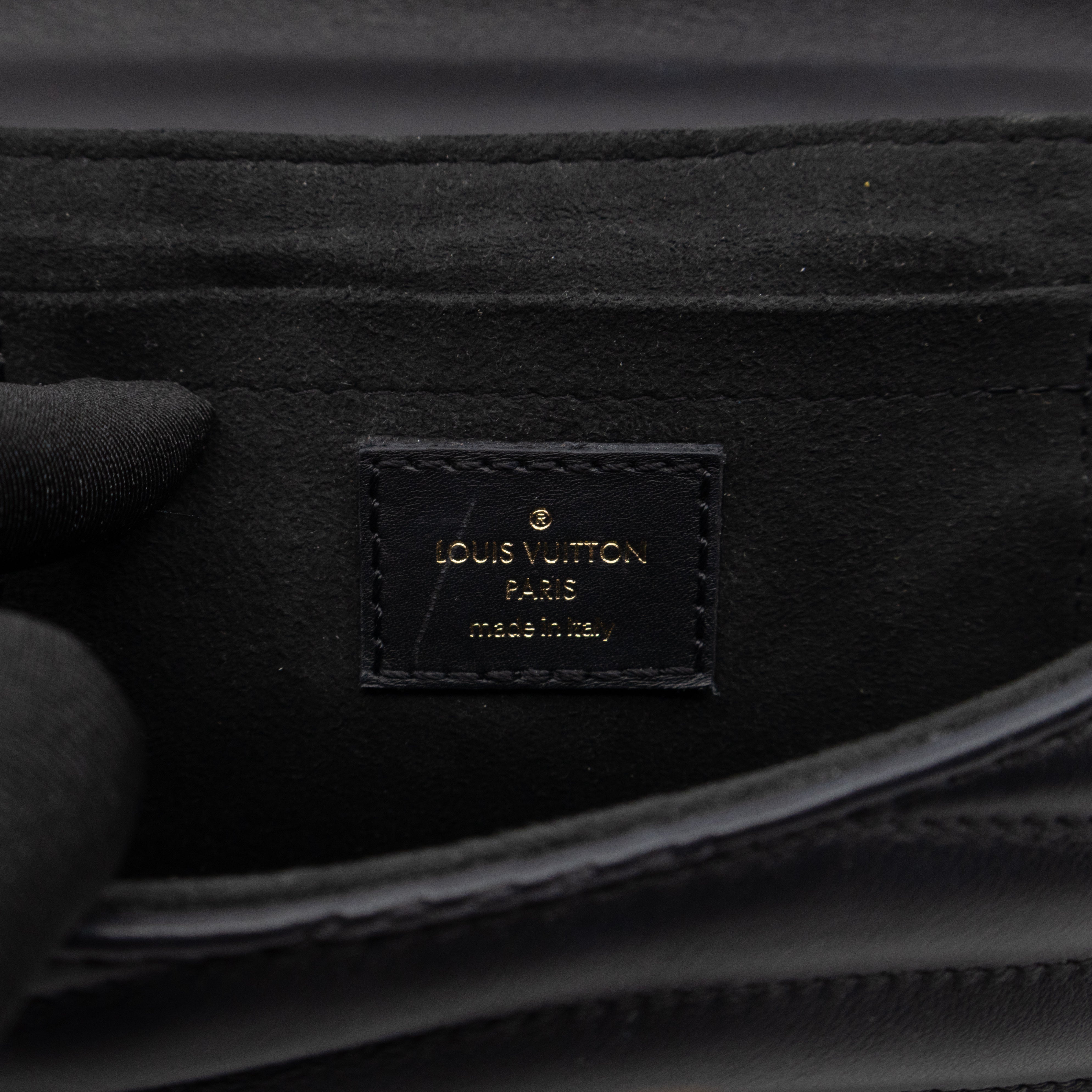 New Wave PM Shoulder Bag Black Leather