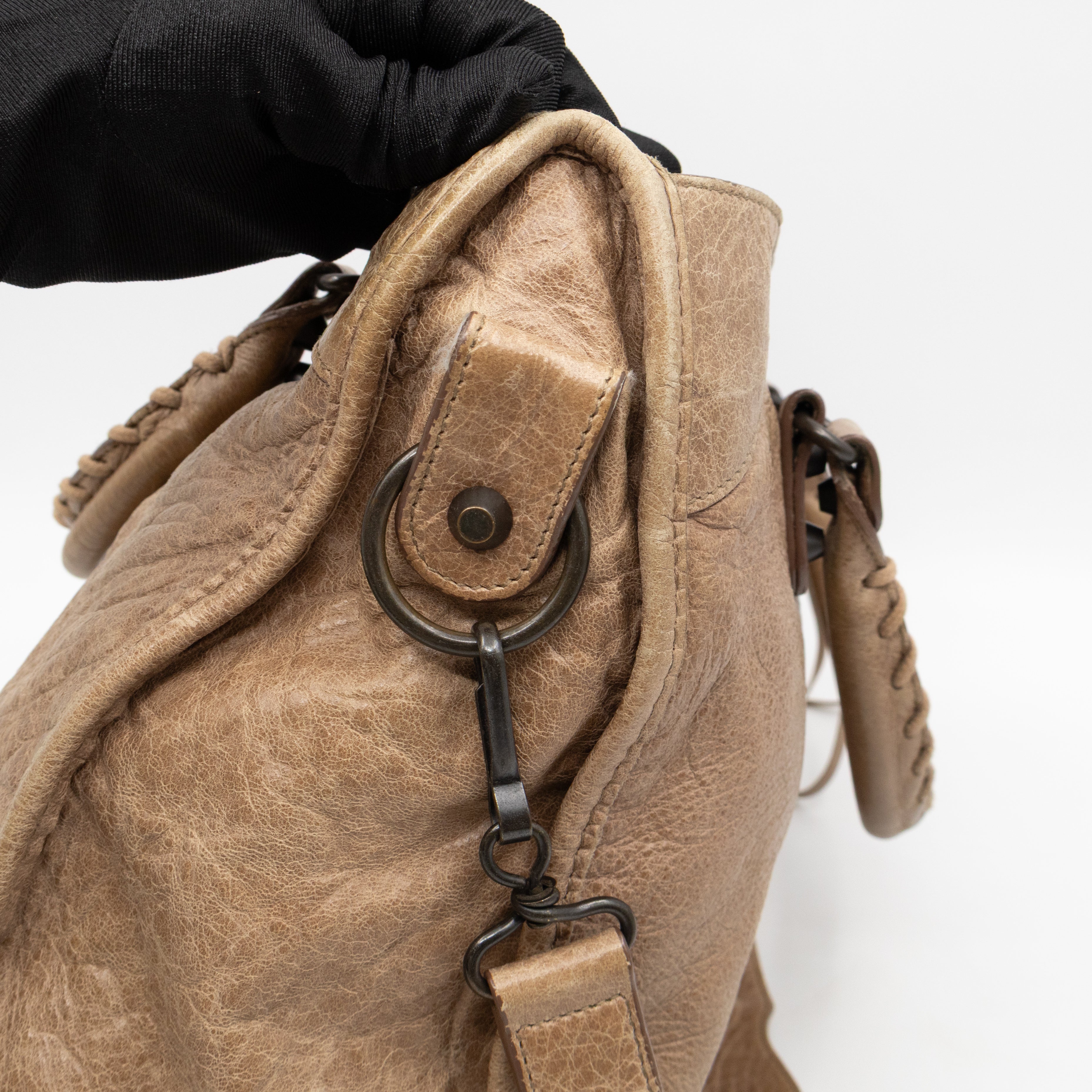 Classic City Beige Leather