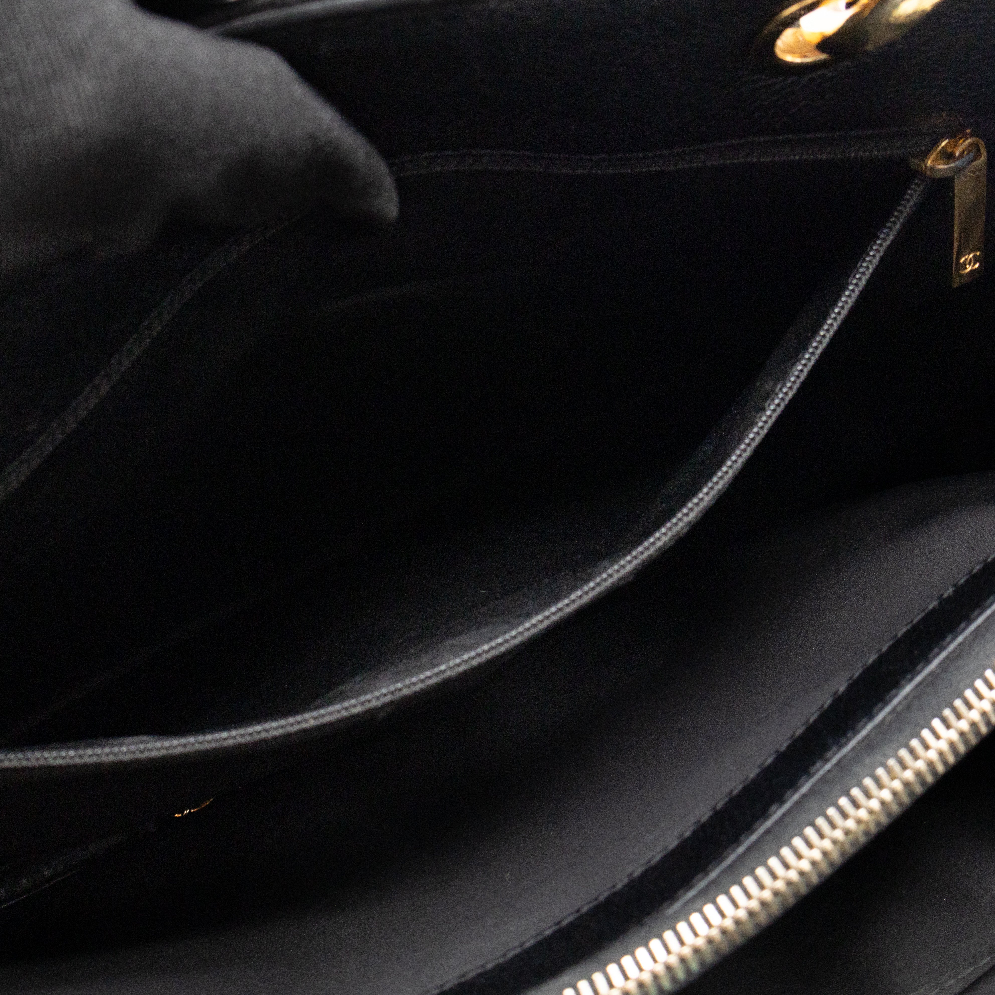 GST Grand Shopping Tote Black Caviar Gold