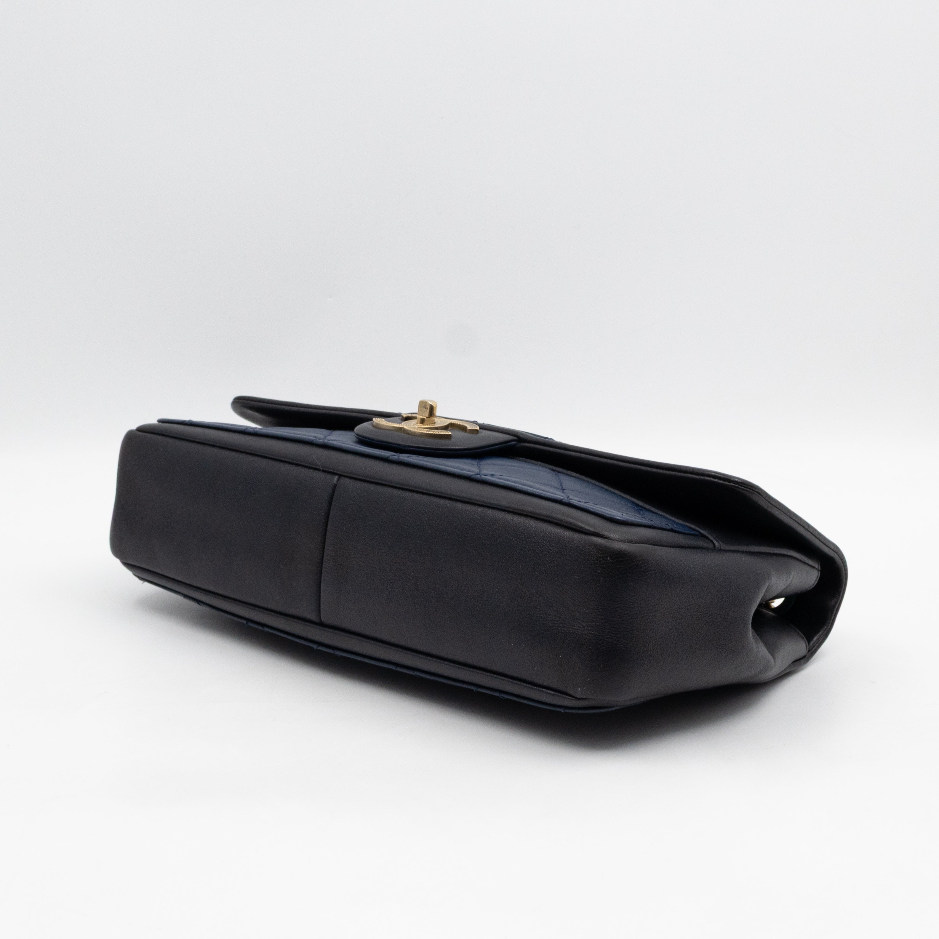 Graphic Medium Flap Bag Blue & Black Leather