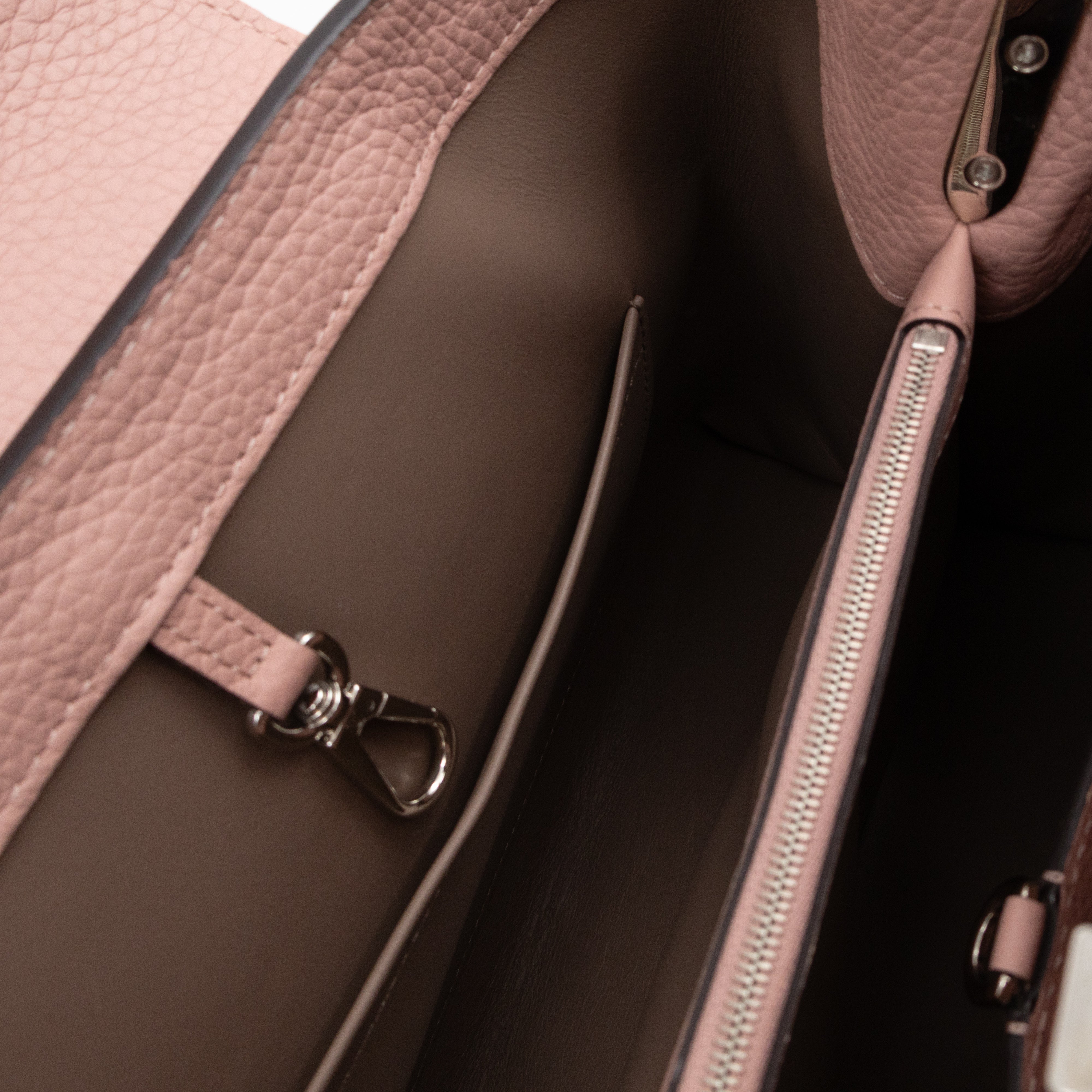 Capucines MM Rose Ballerine Taurillon Leather