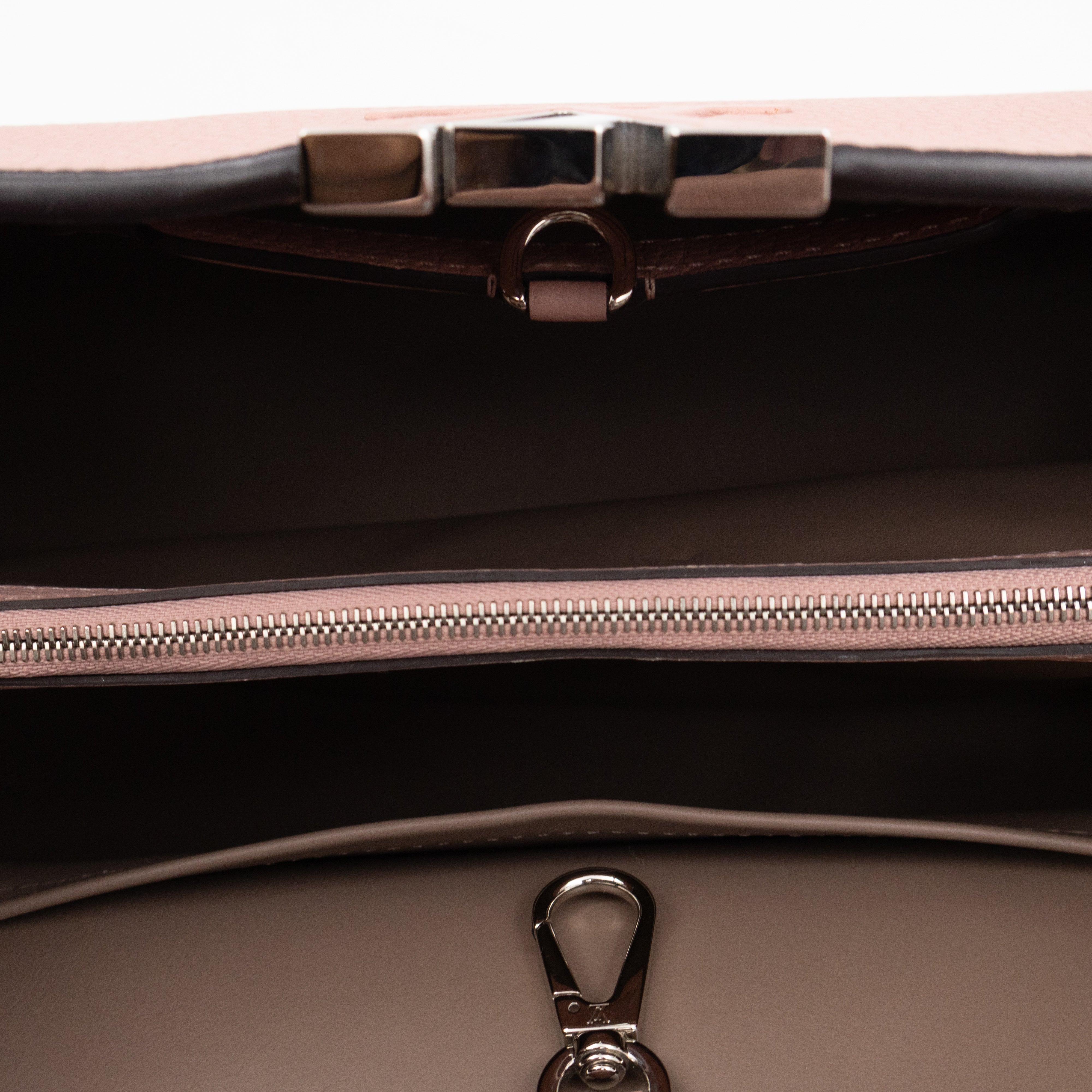 Capucines MM Rose Ballerine Taurillon Leather