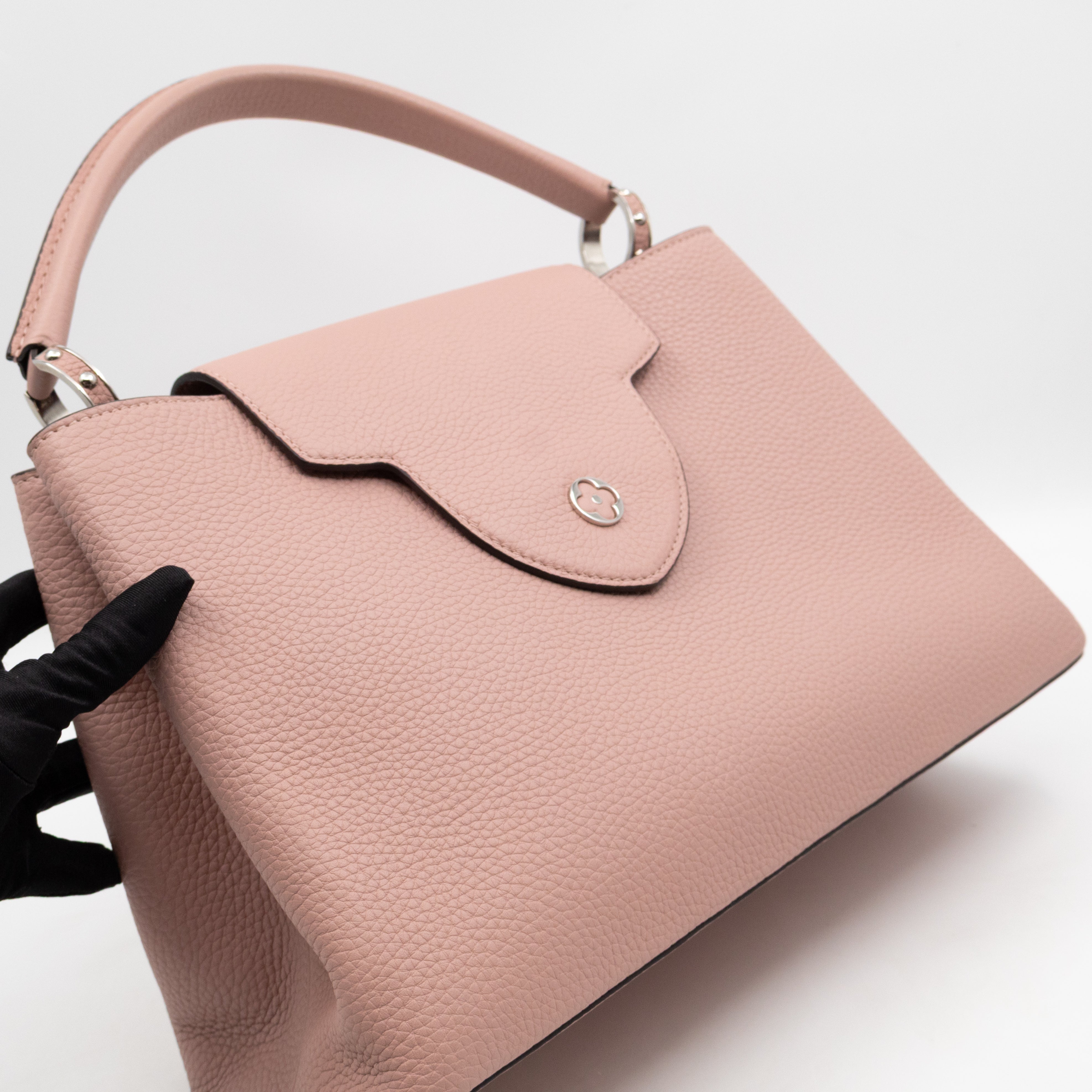 Capucines MM Rose Ballerine Taurillon Leather