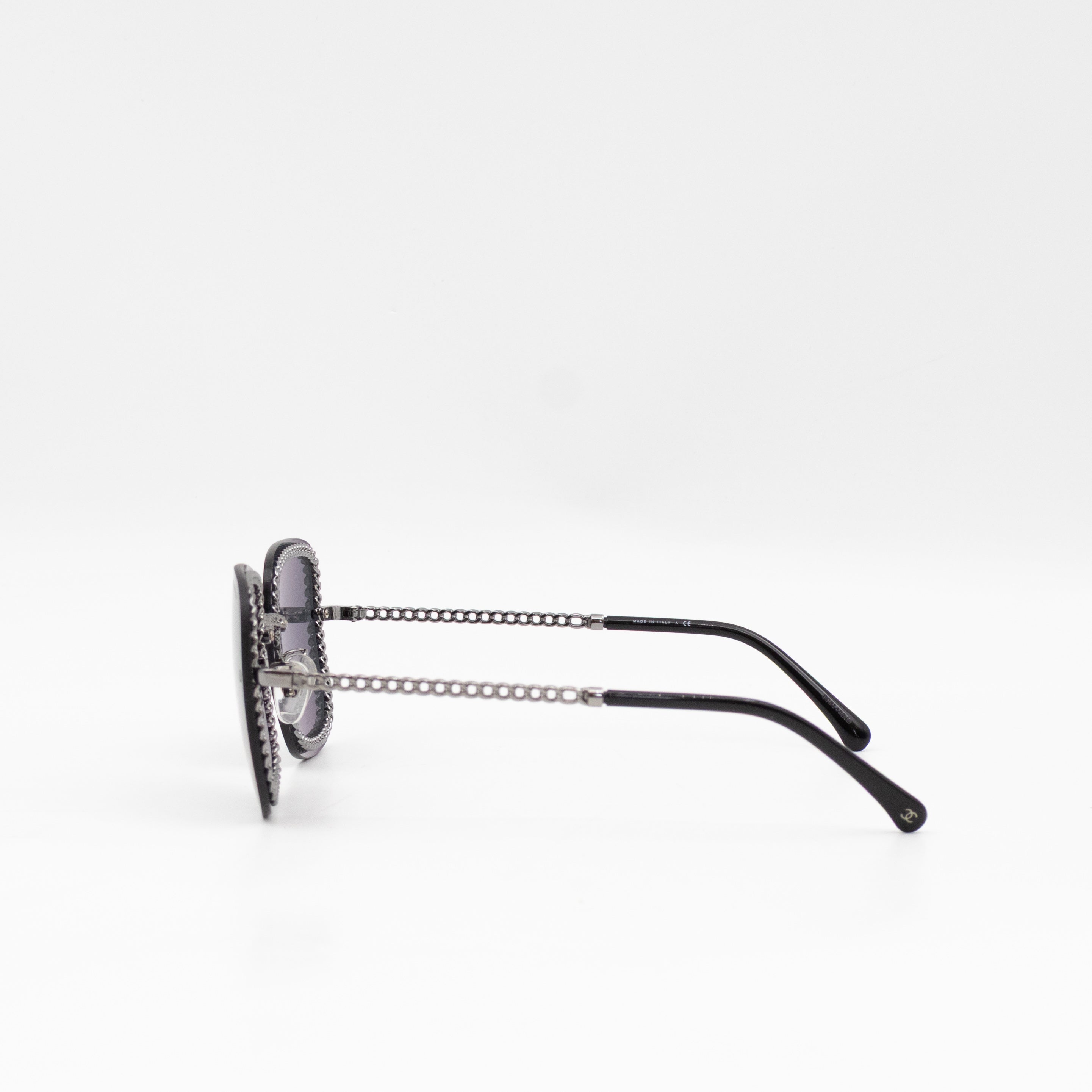 Square Sunglasses With Pearl Triple Chain