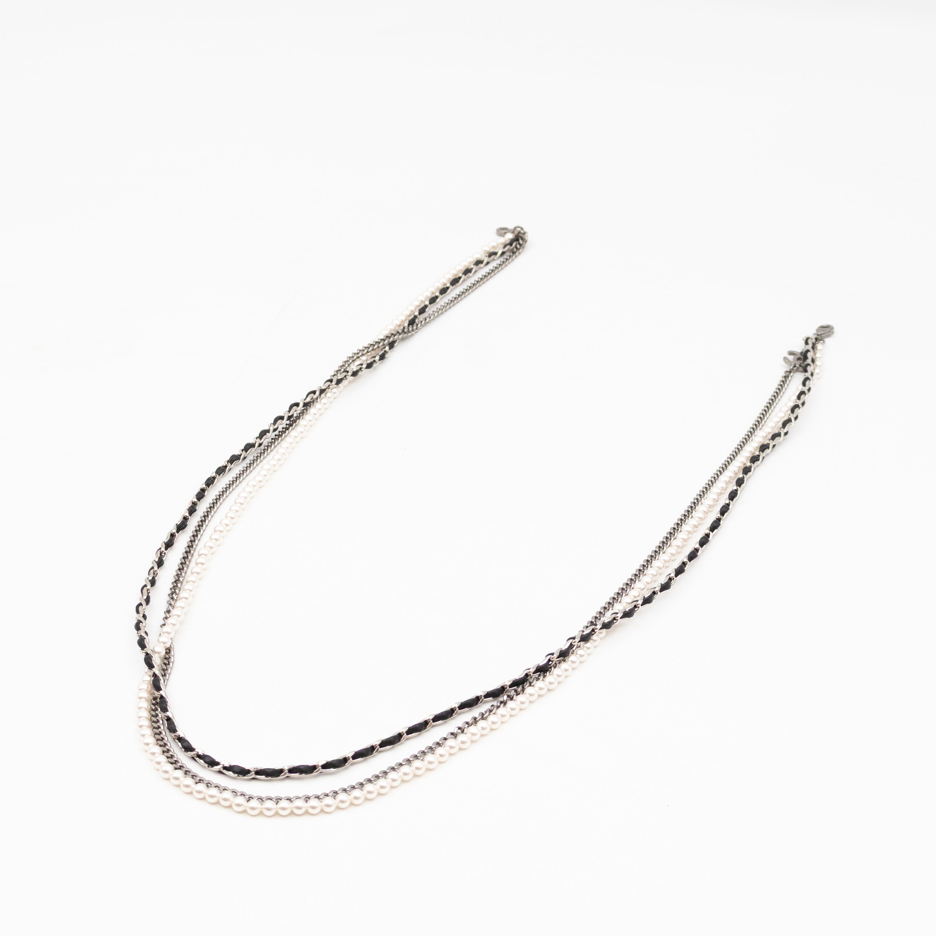 Square Sunglasses With Pearl Triple Chain