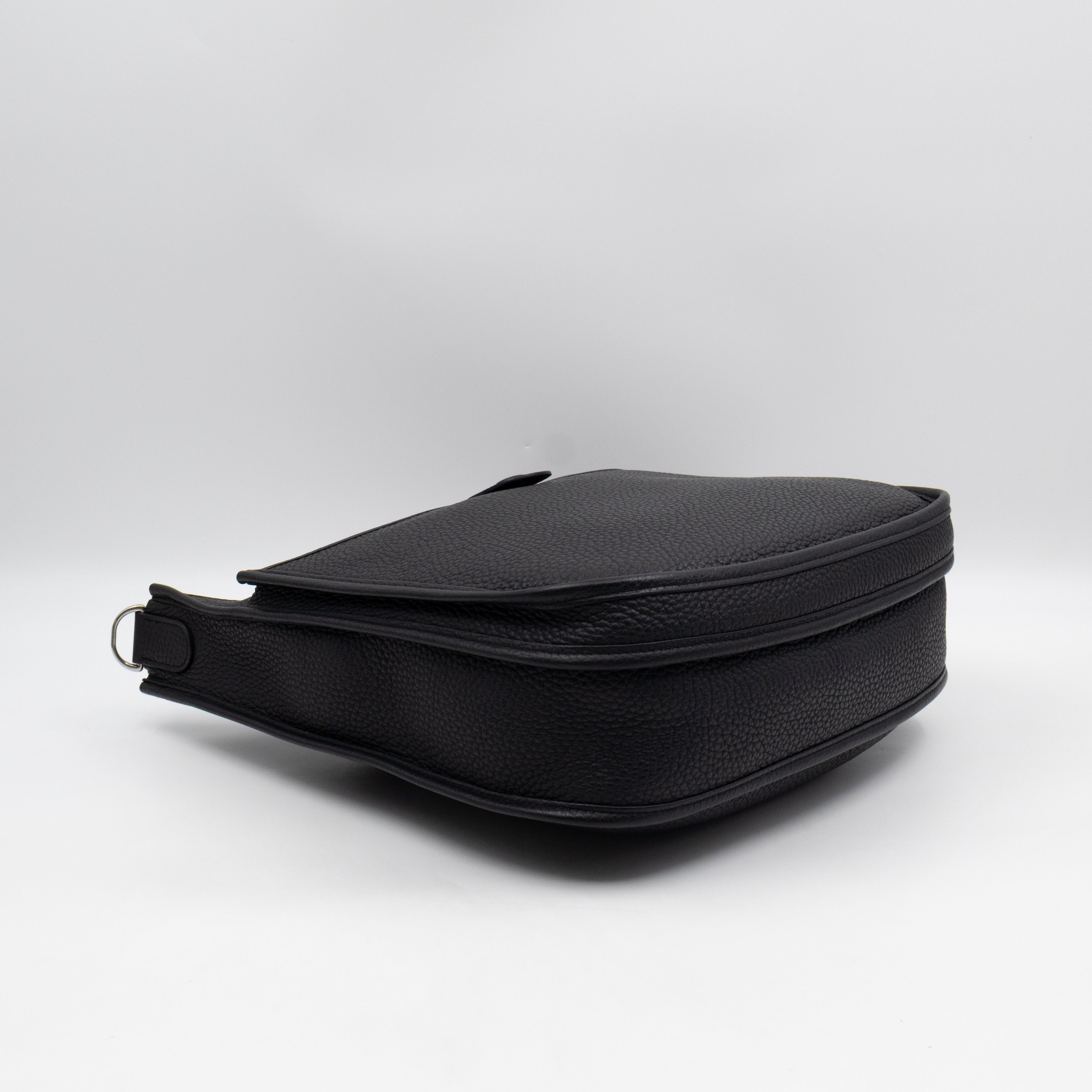 Evelyne III 29 PM Black Taurillon Clemence Leather