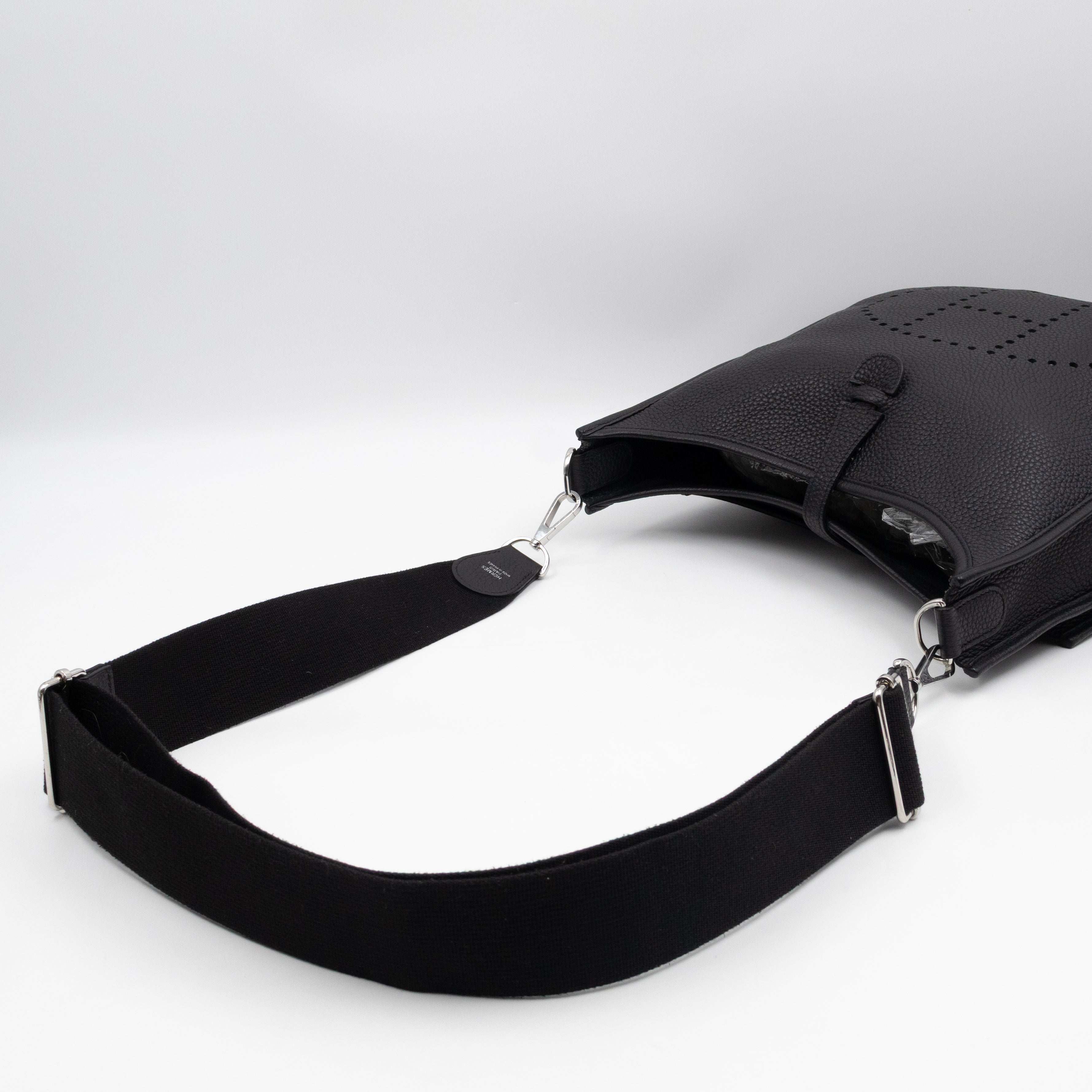 Evelyne III 29 PM Black Taurillon Clemence Leather