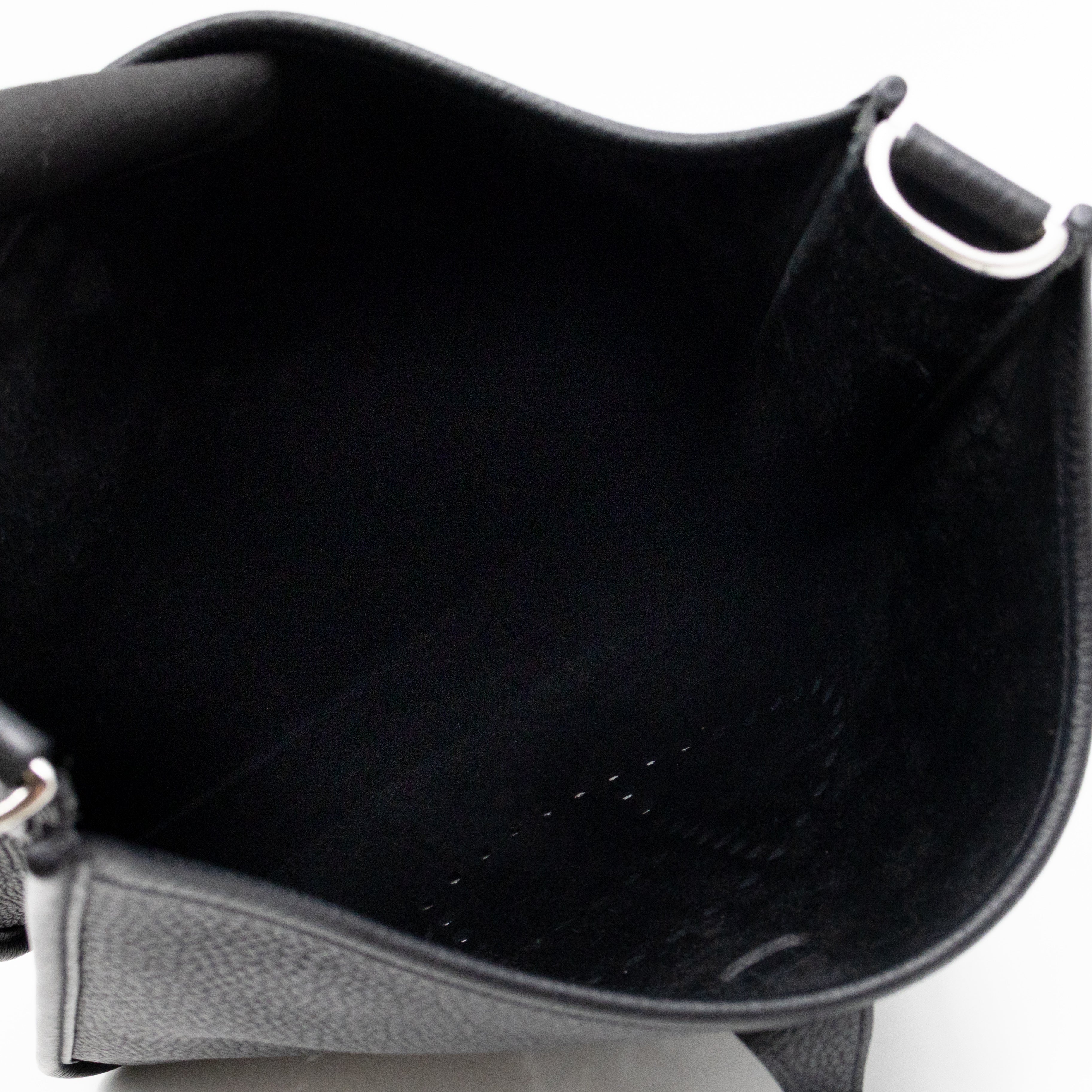 Evelyne III 29 PM Black Taurillon Clemence Leather