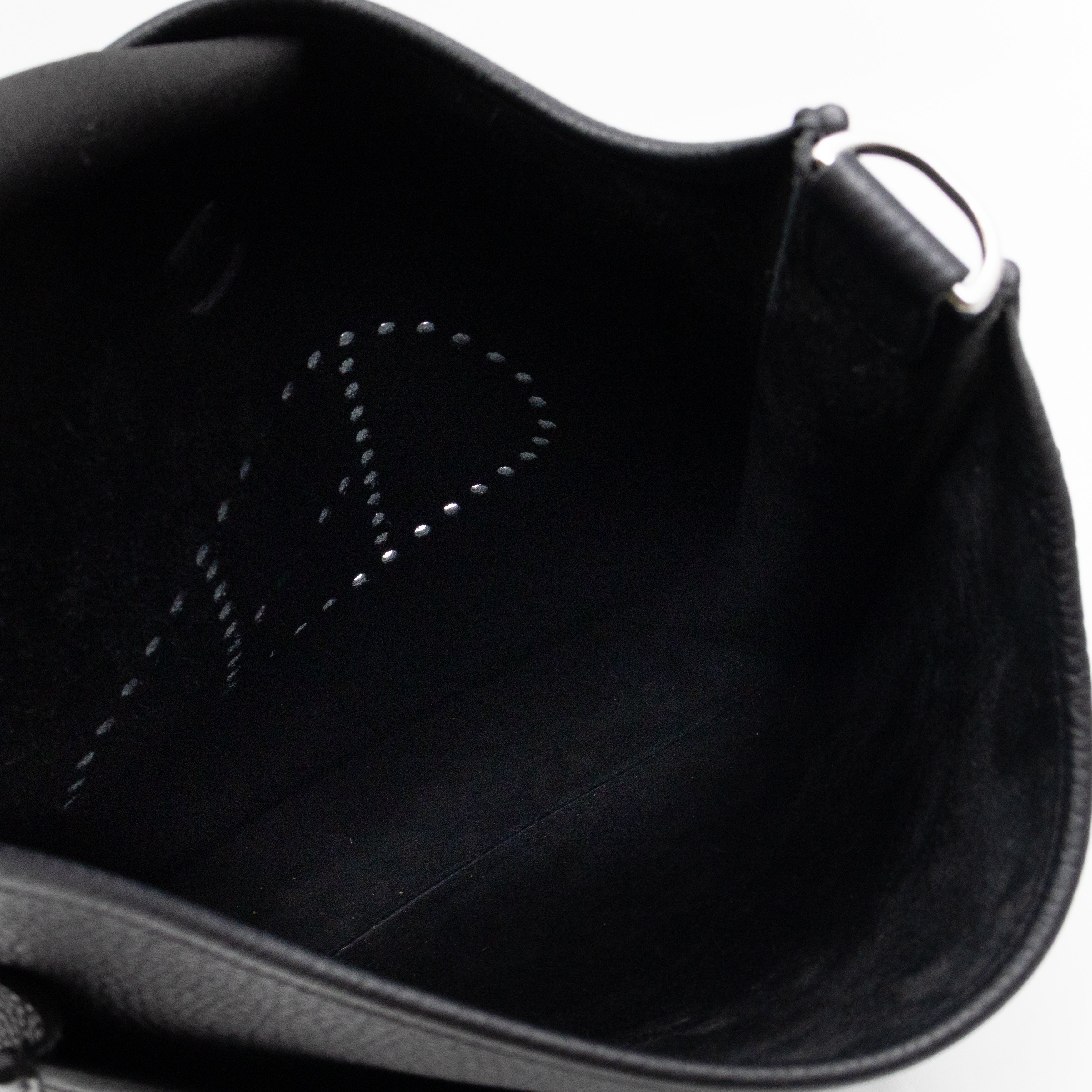 Evelyne III 29 PM Black Taurillon Clemence Leather