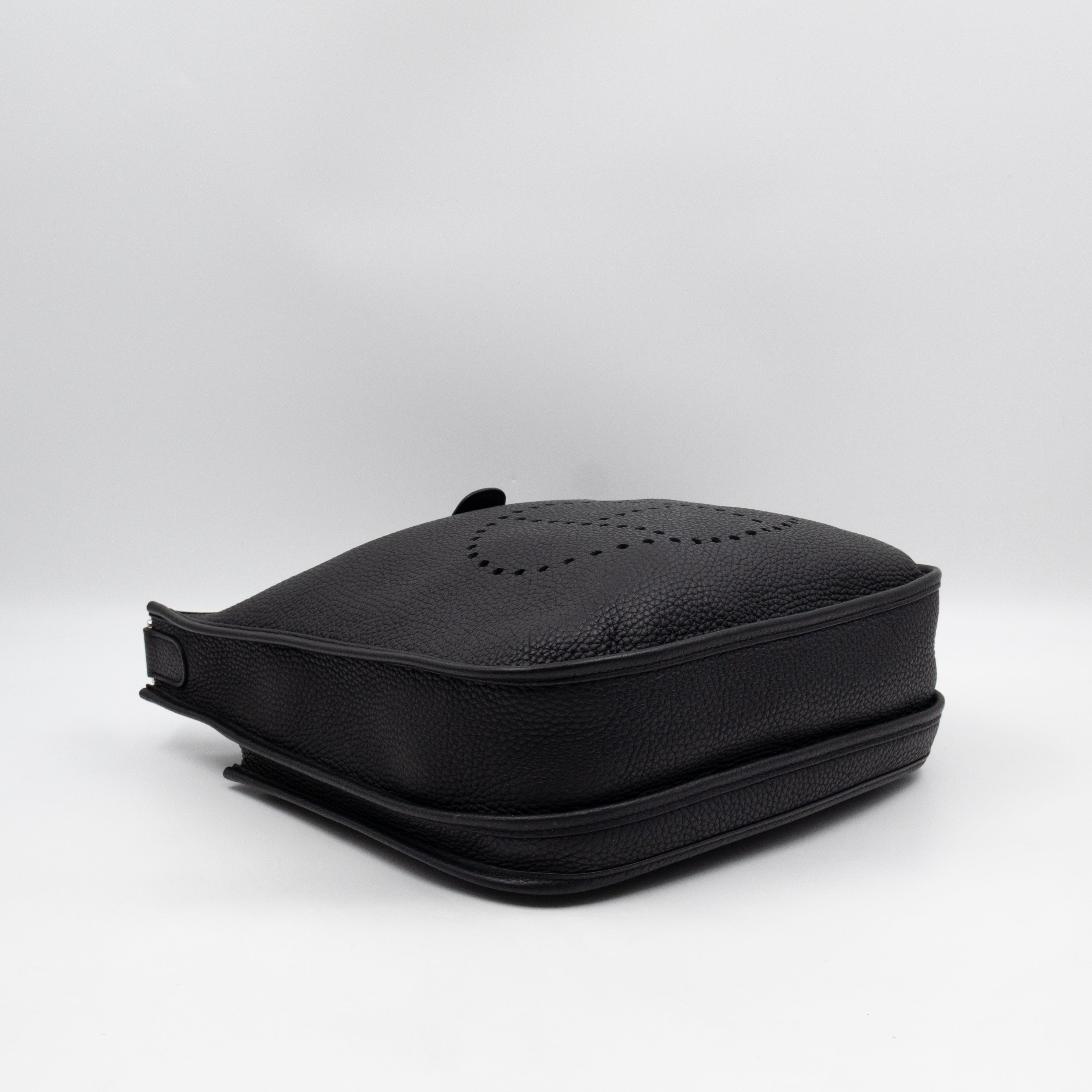 Evelyne III 29 PM Black Taurillon Clemence Leather
