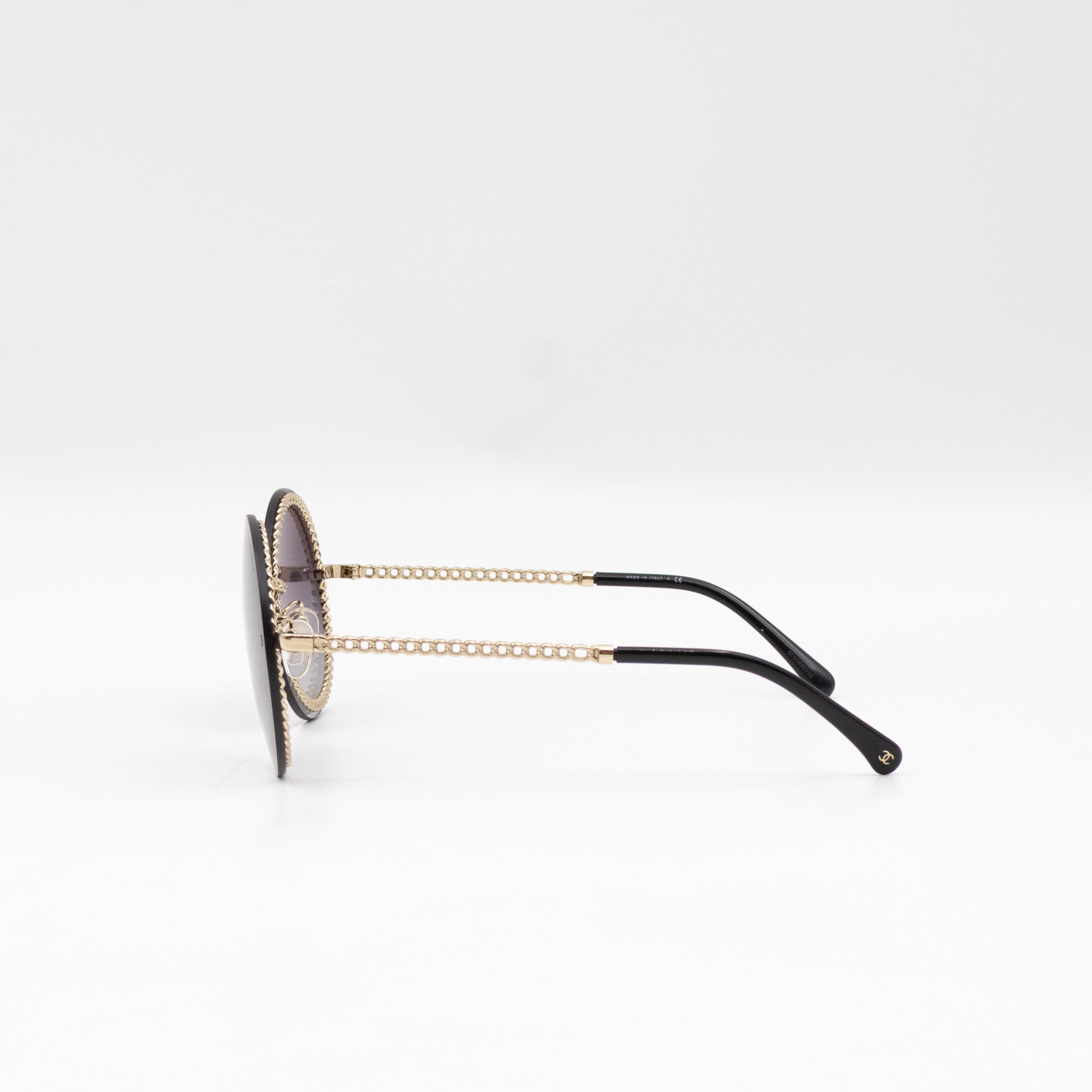 Round Sunglasses With Pearl Triple Chain