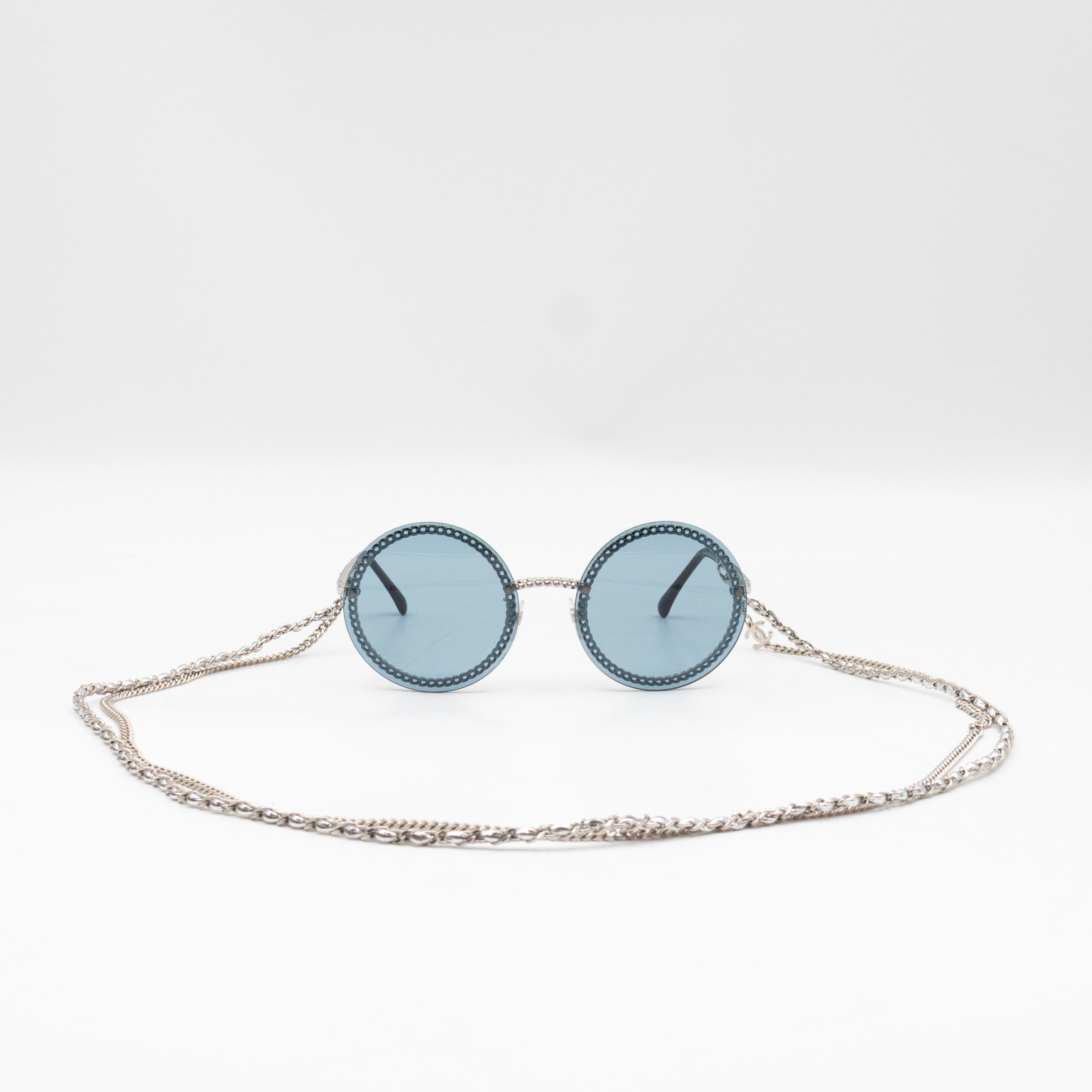 Round Sunglasses with Double Chain