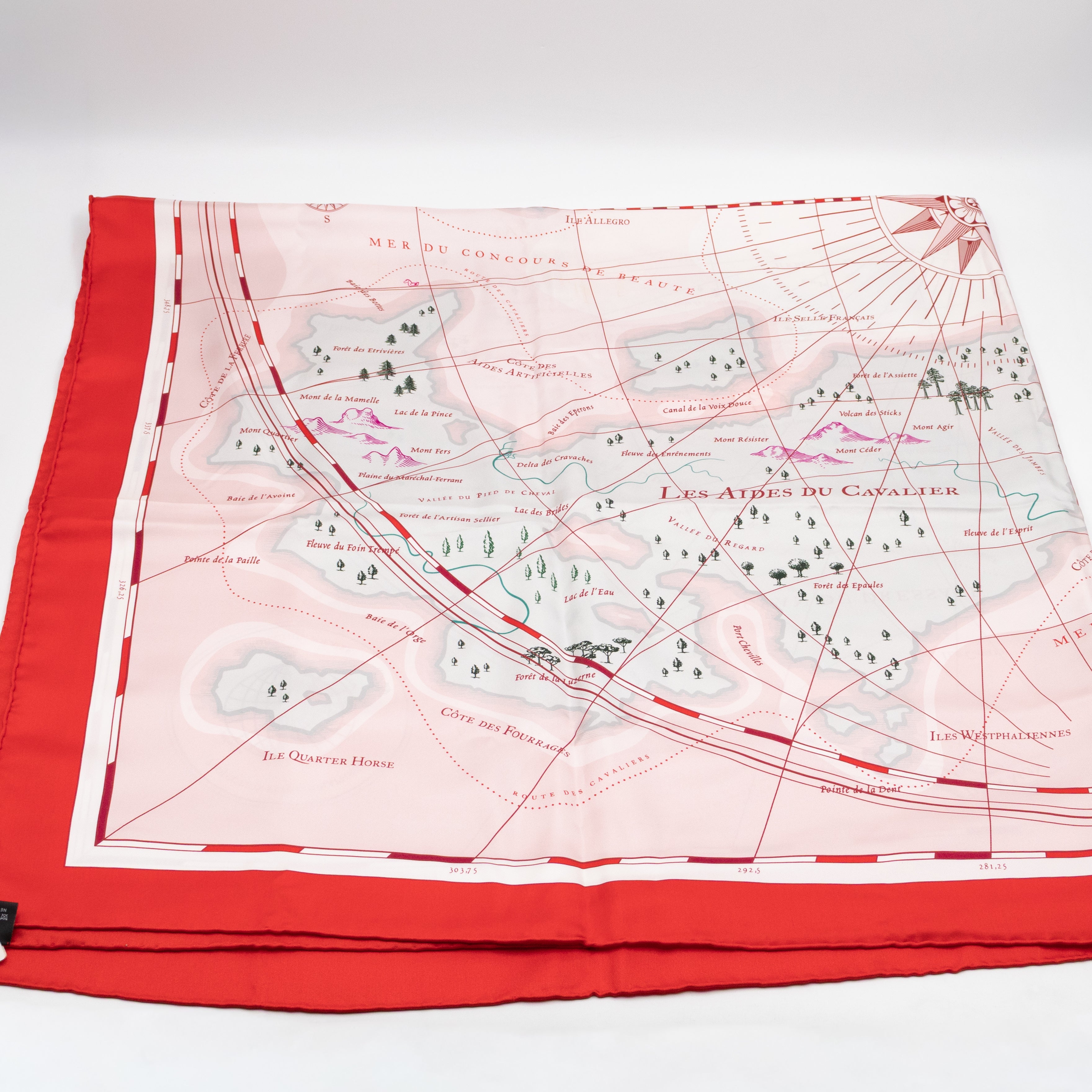 Carre Geant Silk Scarf 140 Planisphere d'un Monde Equestre Rose
