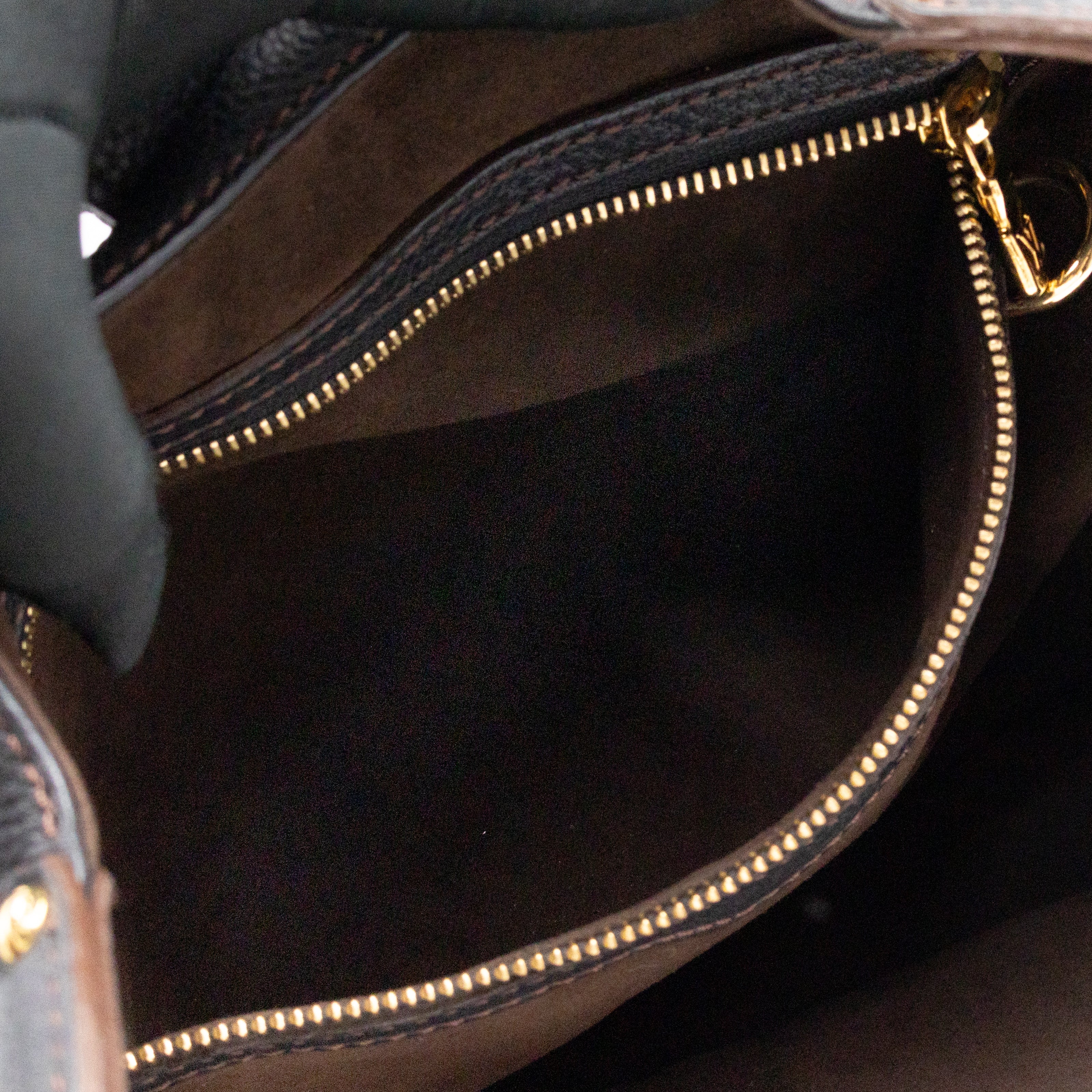 Mahina L Black Leather