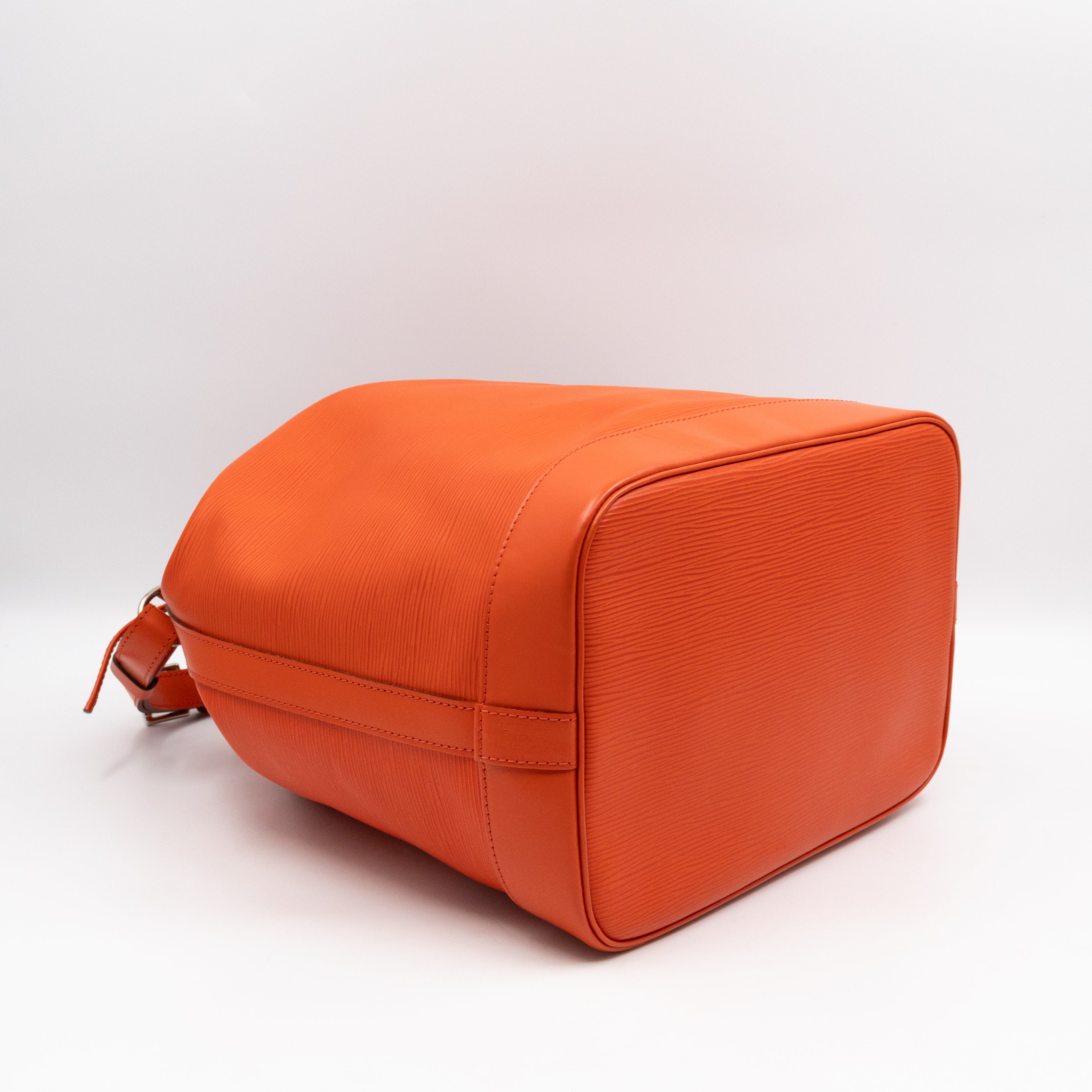 Noe Piment Epi Leather