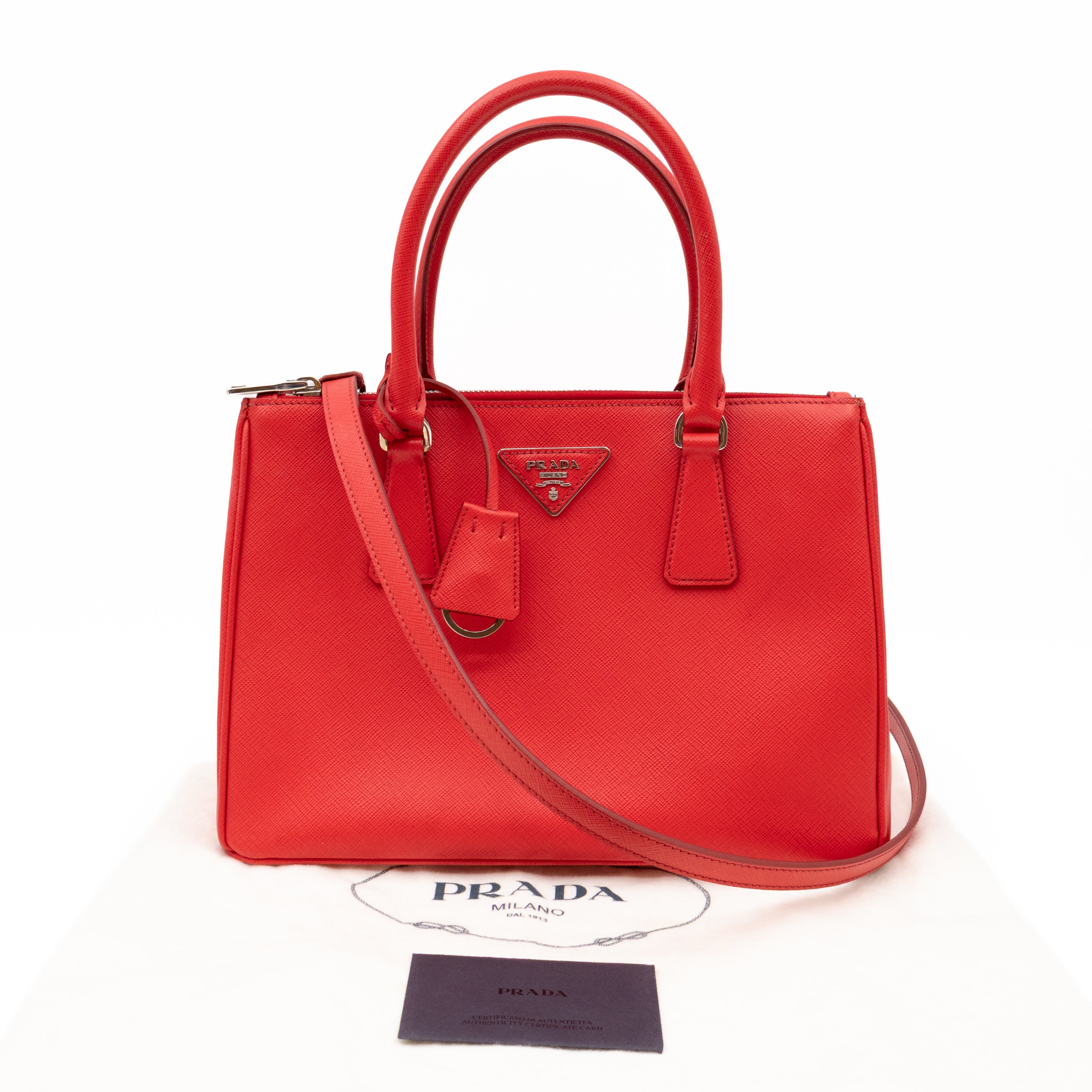 Galleria Medium Double Zip Lacca Red Saffiano Lux