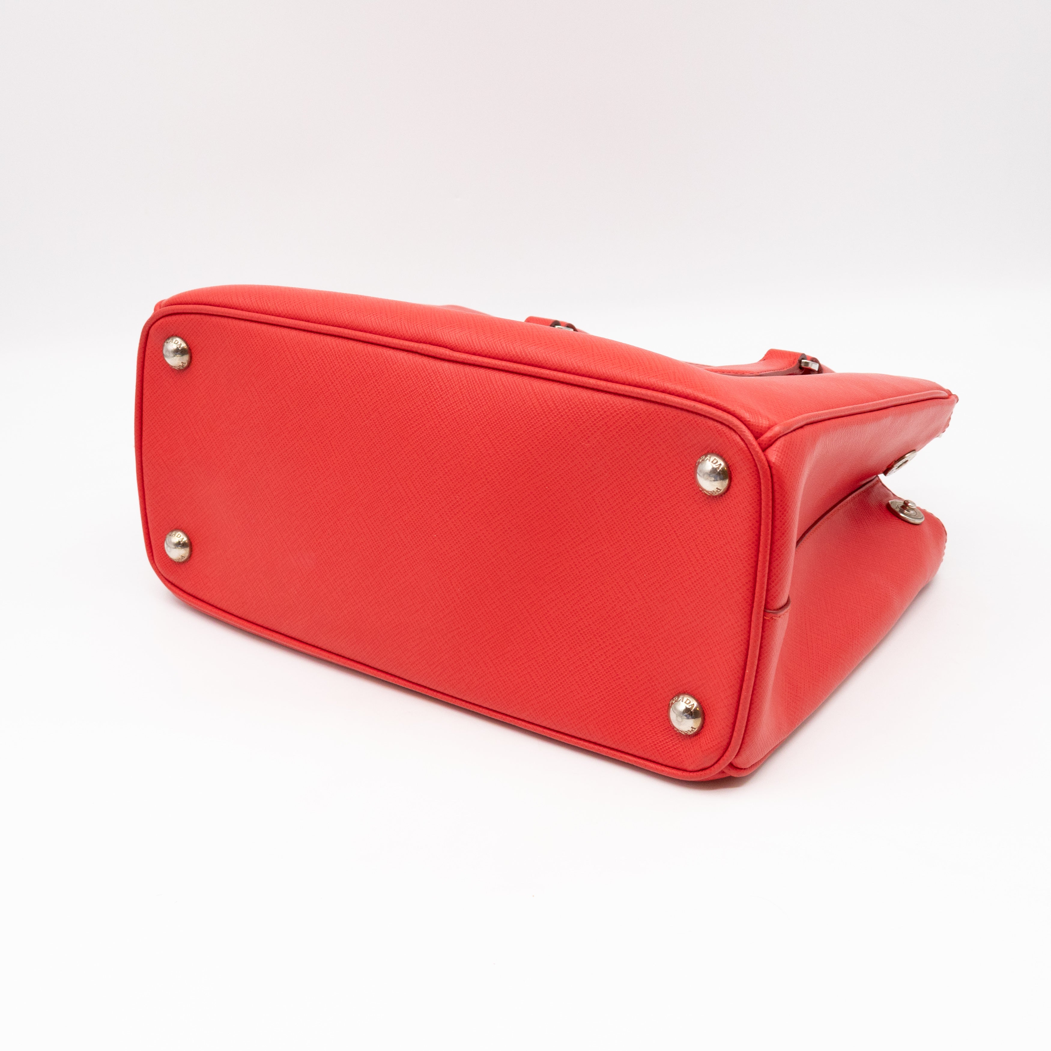 Galleria Medium Double Zip Lacca Red Saffiano Lux