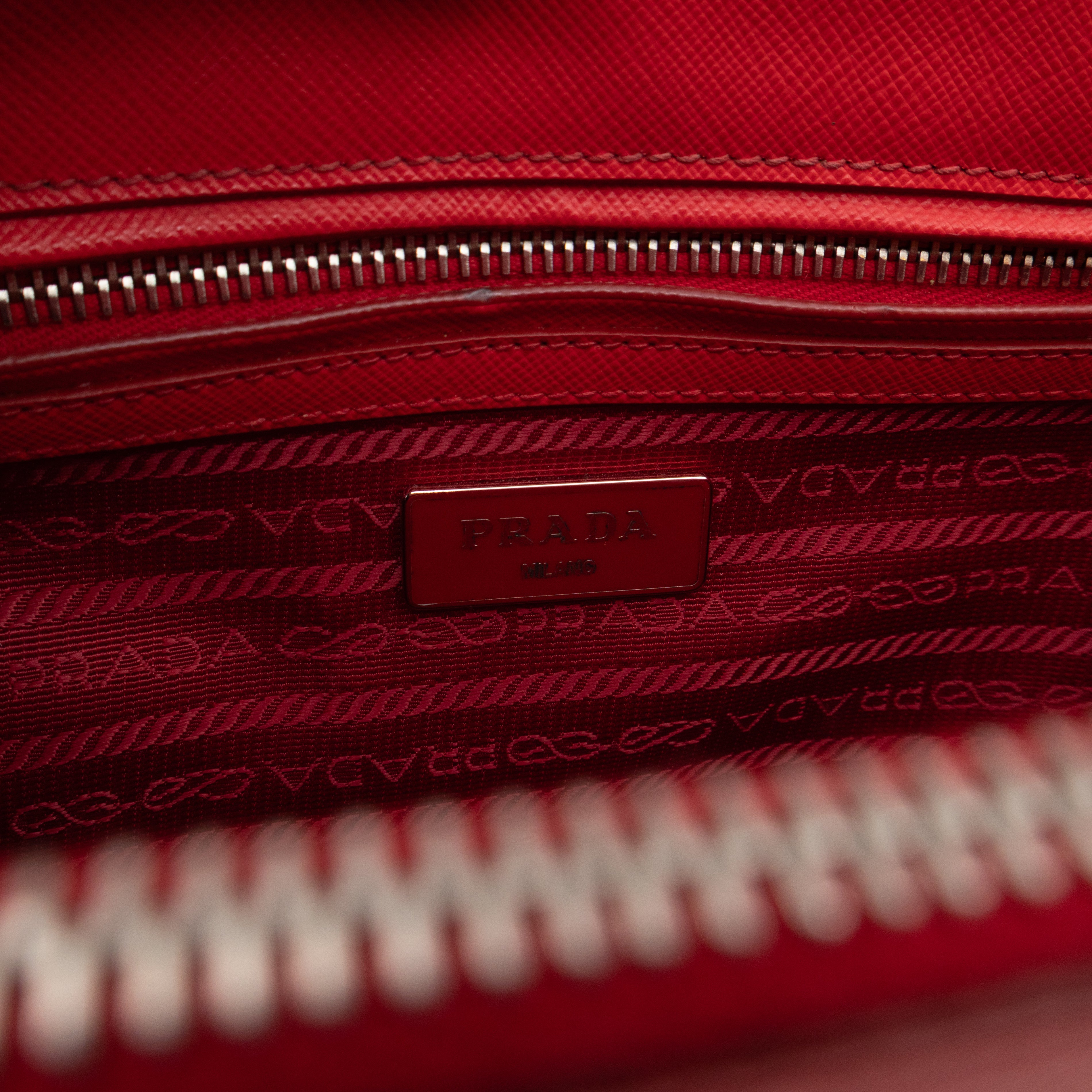 Galleria Medium Double Zip Lacca Red Saffiano Lux