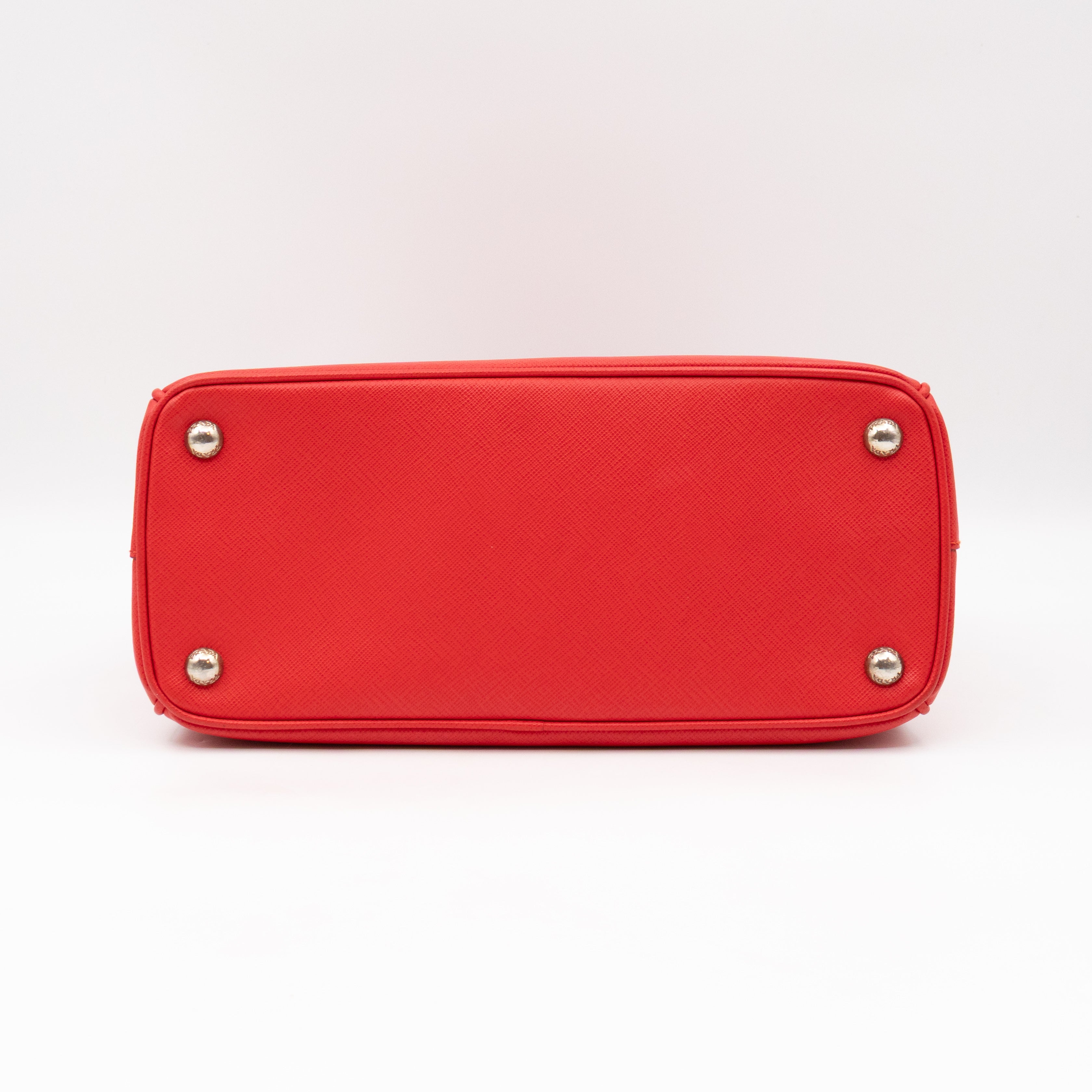 Galleria Medium Double Zip Lacca Red Saffiano Lux