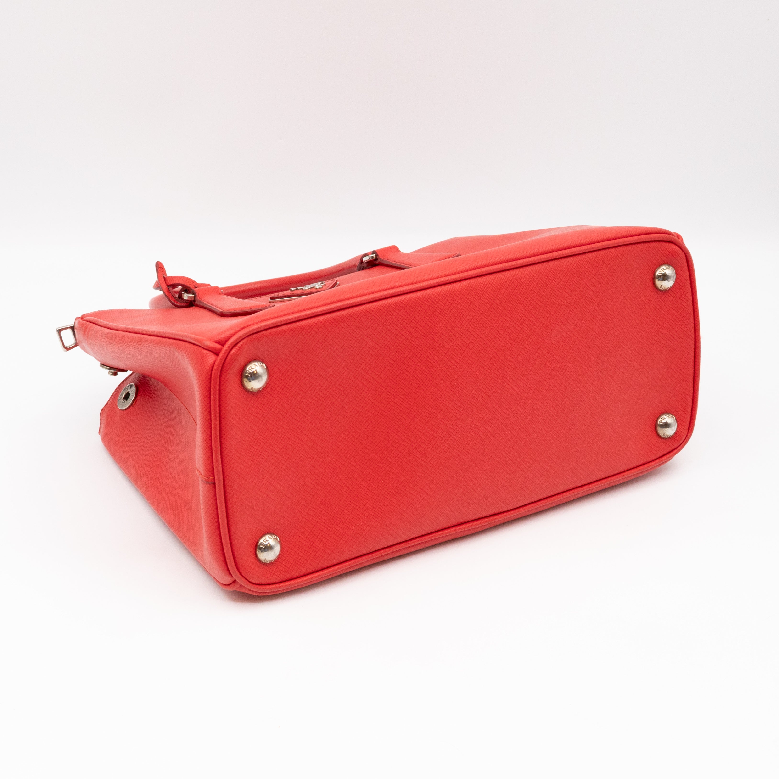 Galleria Medium Double Zip Lacca Red Saffiano Lux