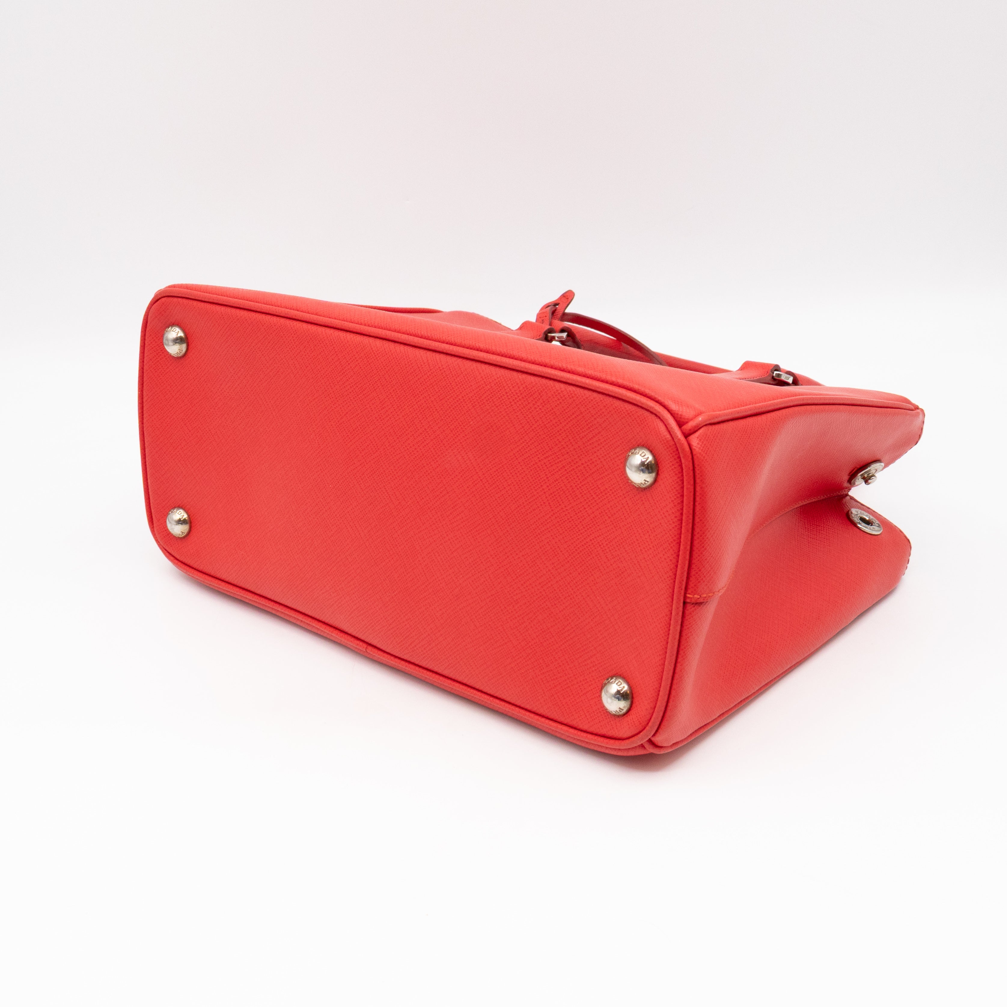 Galleria Medium Double Zip Lacca Red Saffiano Lux