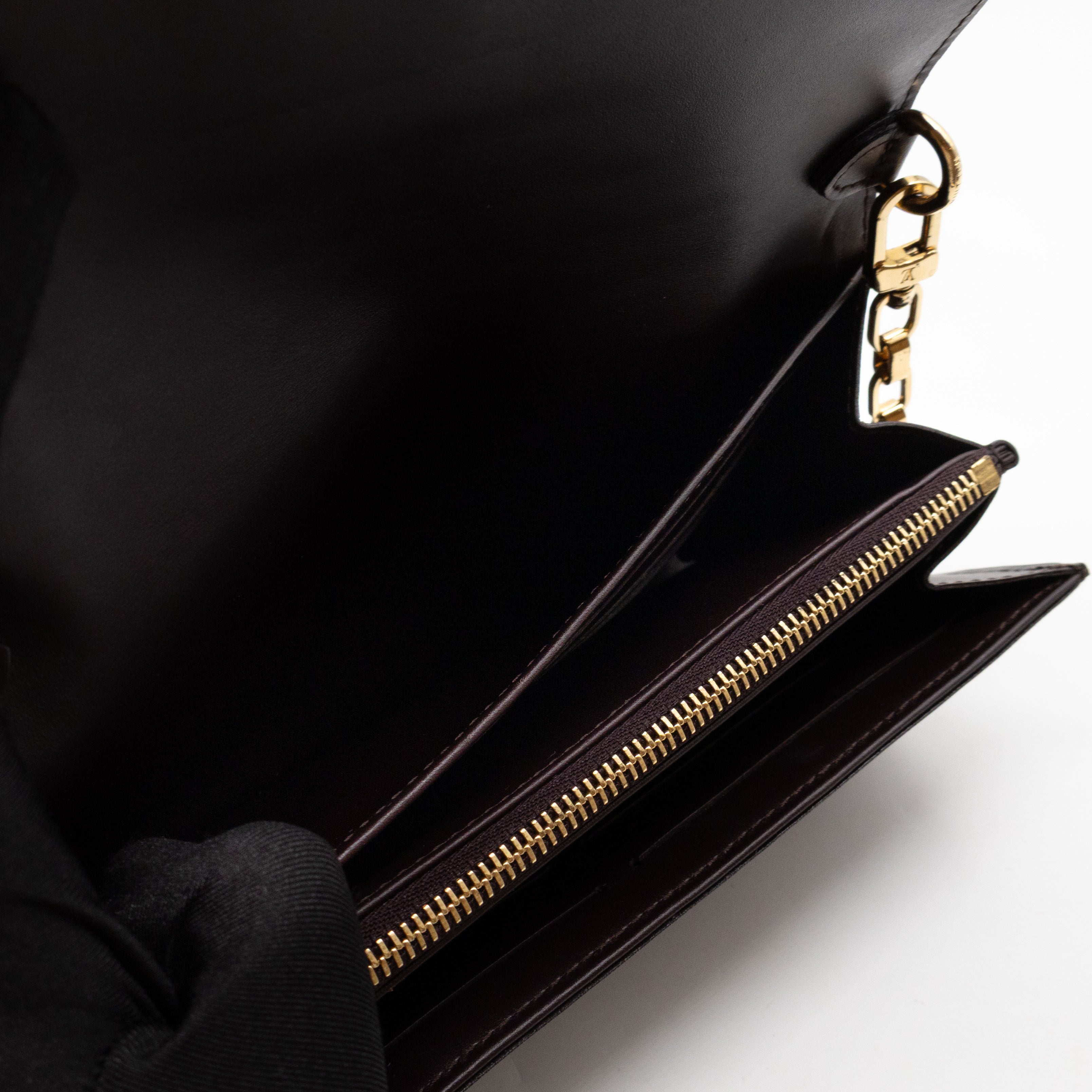 Sarah Chain Wallet Amarante Vernis