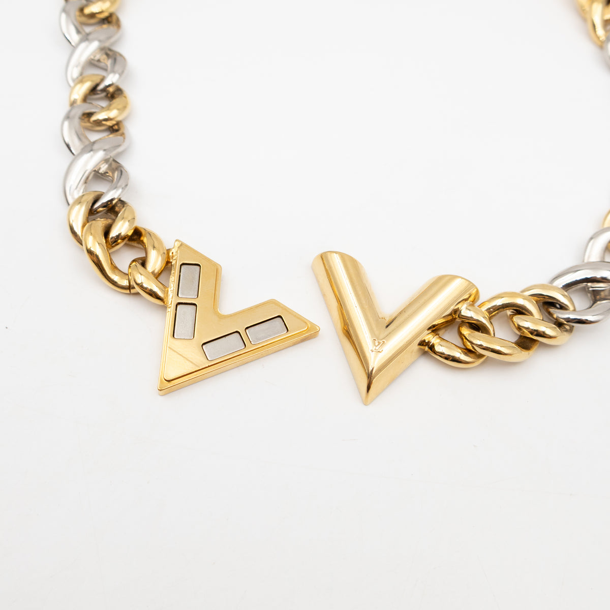 V Necklace Gold