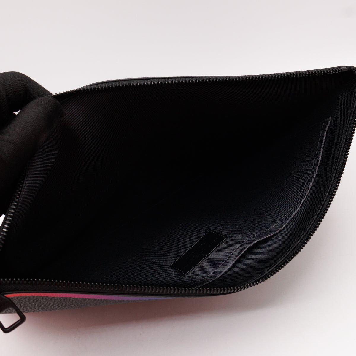 Pochette A4 Taiga Black Rainbow