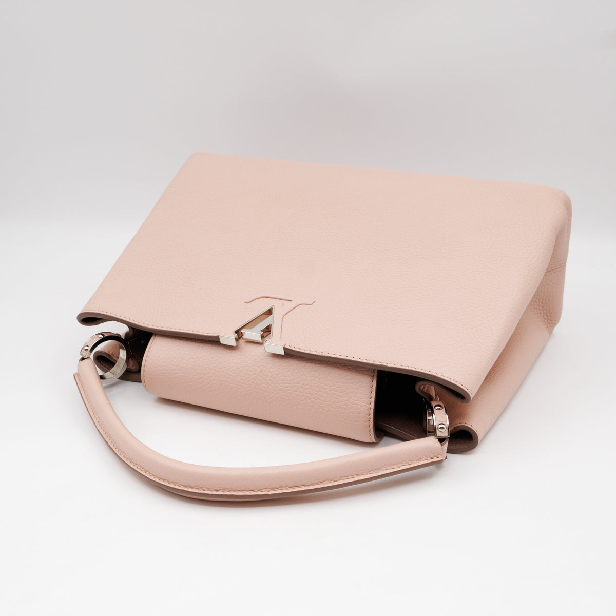 Capucines MM Beige Taurillon Leather