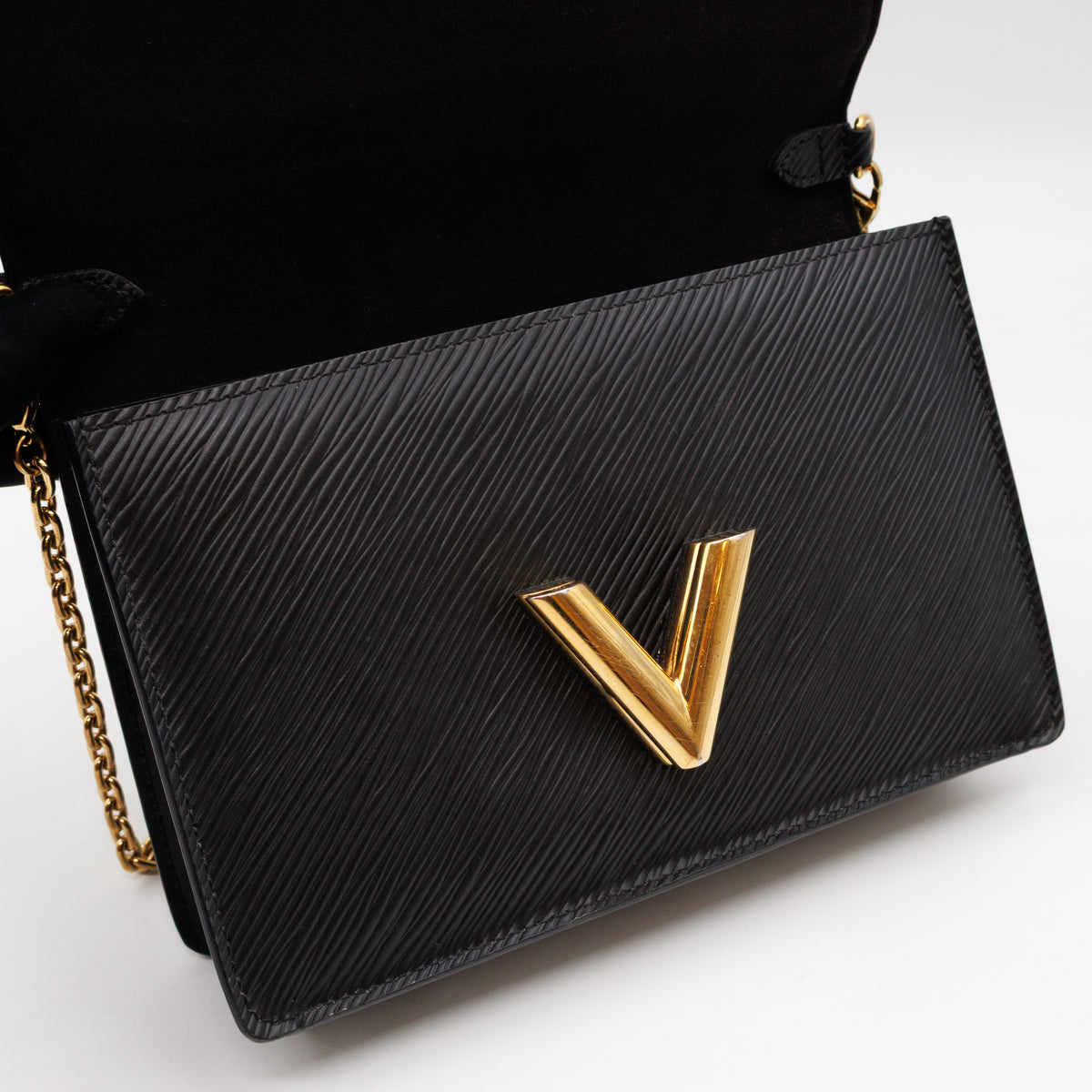Twist Belt Chain Wallet Epi Leather Black
