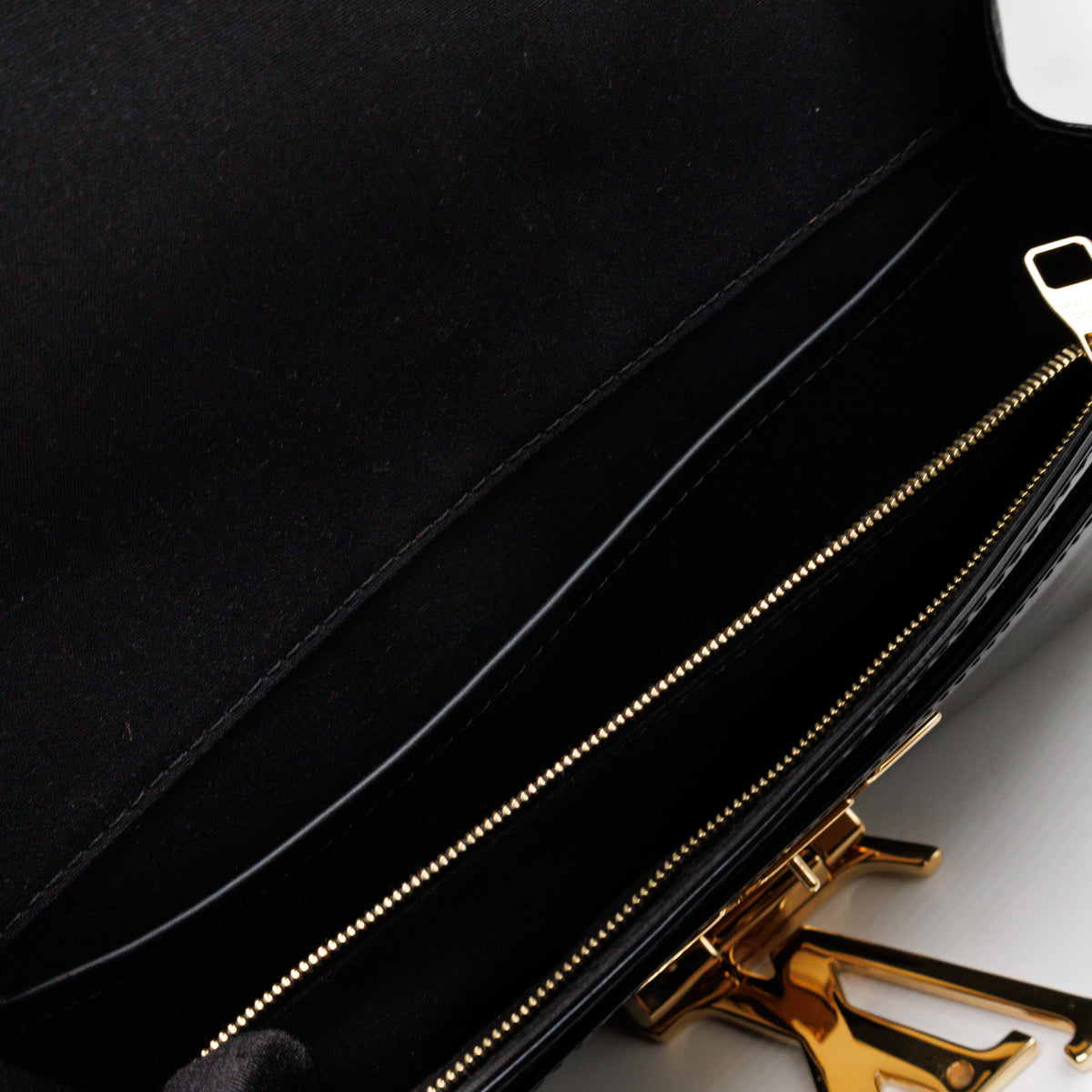 Louise Clutch Vernis Black