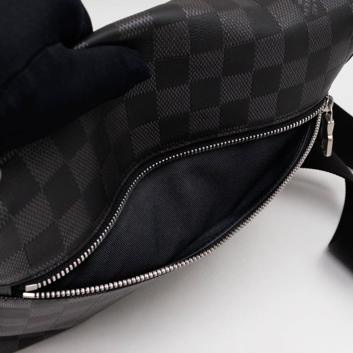 District PM Damier Infini Onyx