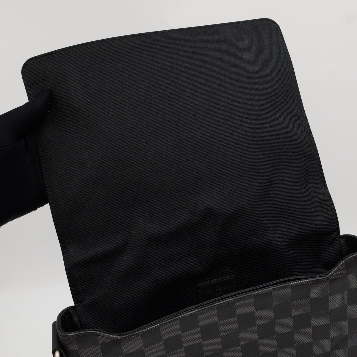 District PM Damier Infini Onyx