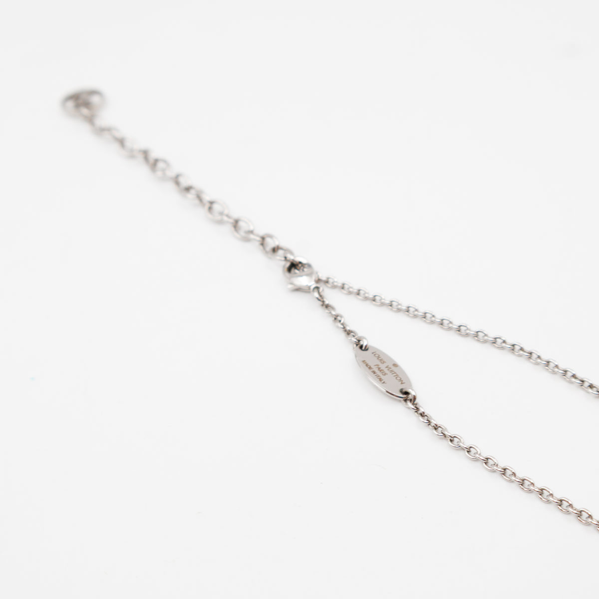 Essential V Supple Necklace Silver