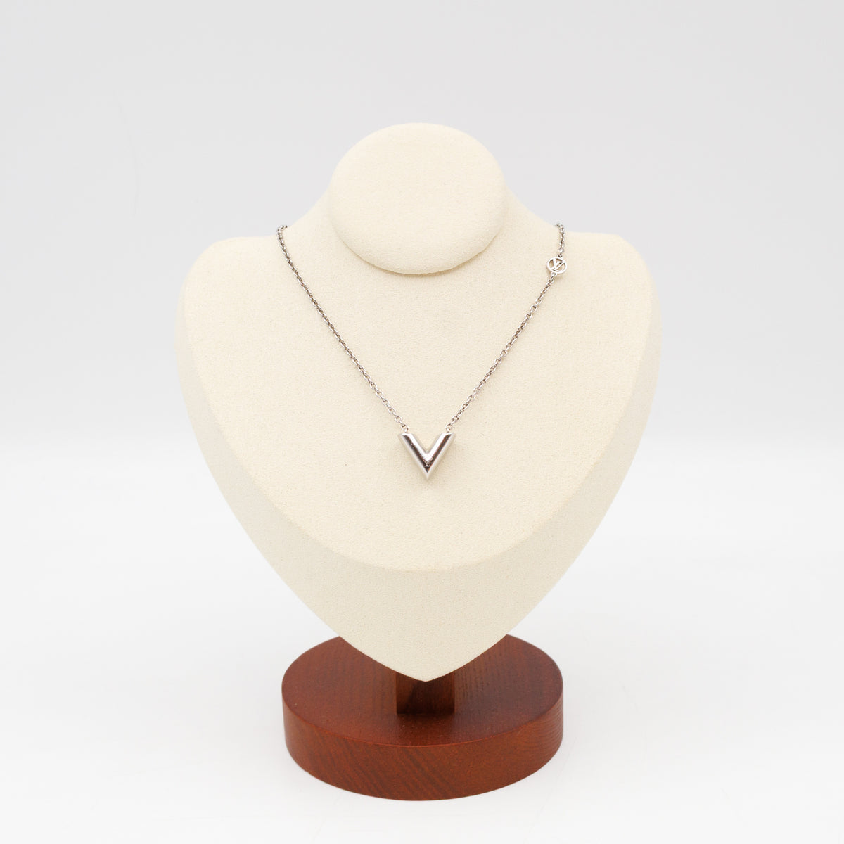 Essential V Supple Necklace Silver