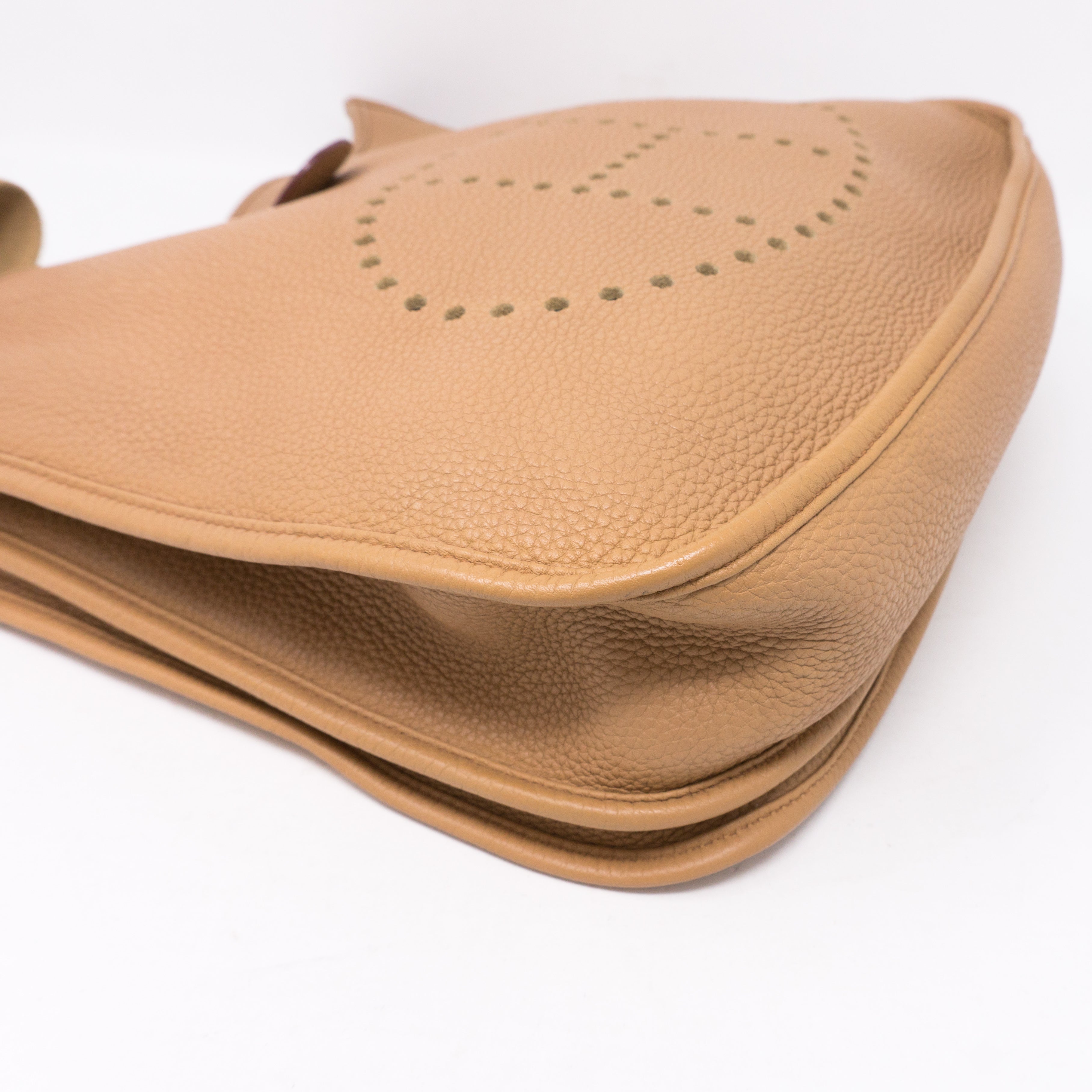 Evelyne III Beige