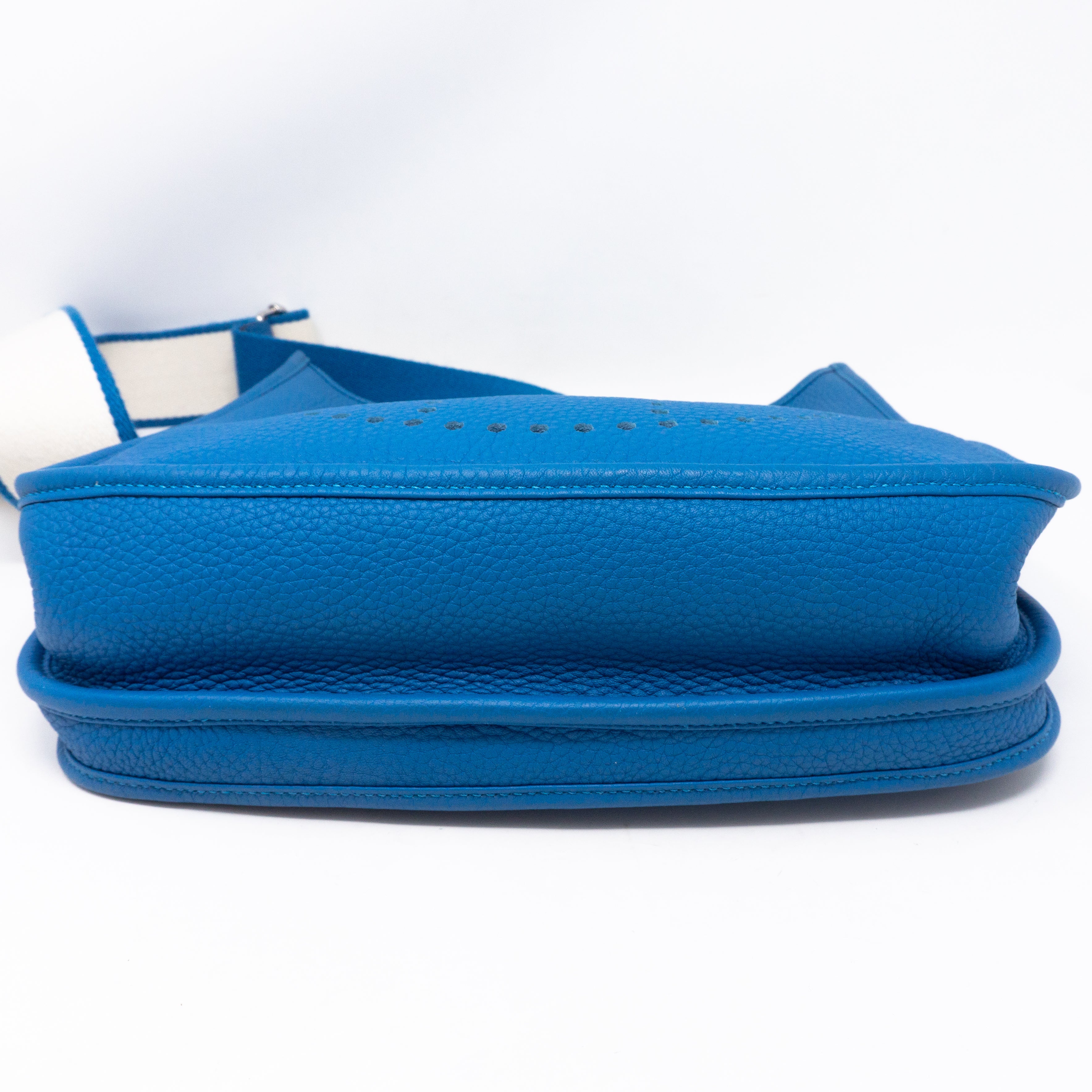 Evelyne III 29 Blue